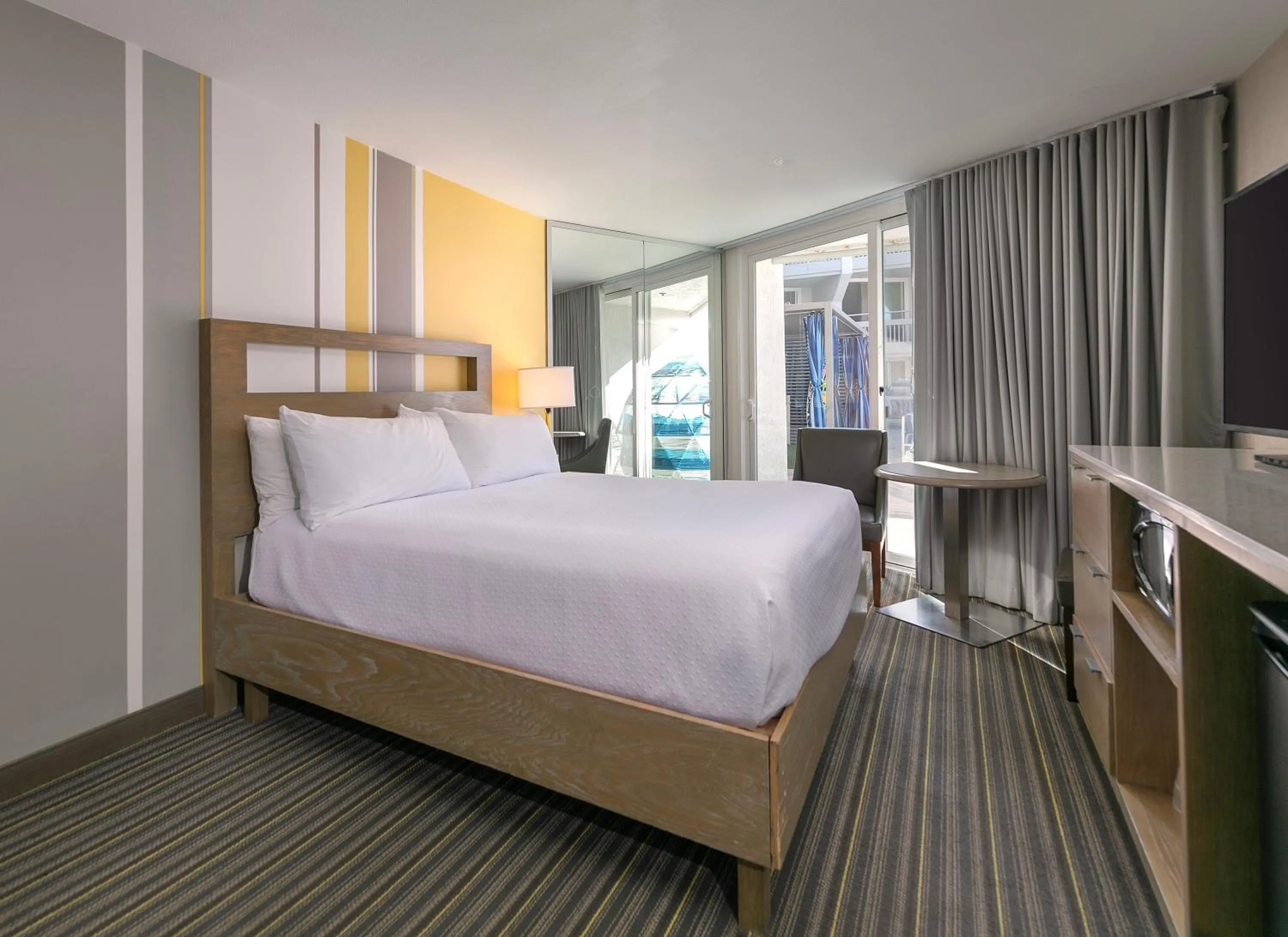 Queen Room - Disability Access in The Wayfarer San Diego