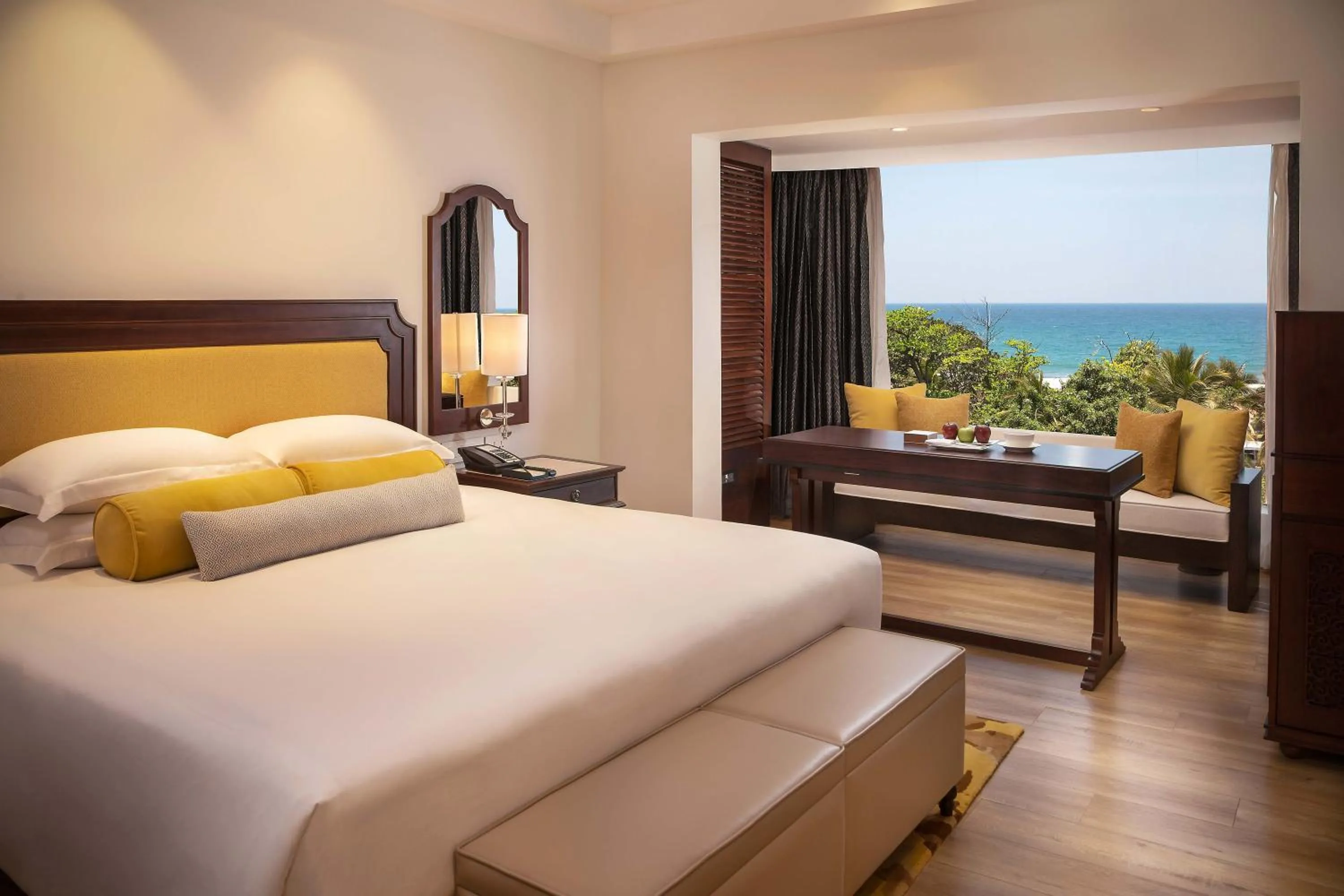 Luxury Room Ocean View Double Bed - single occupancy in Taj Samudra, Colombo