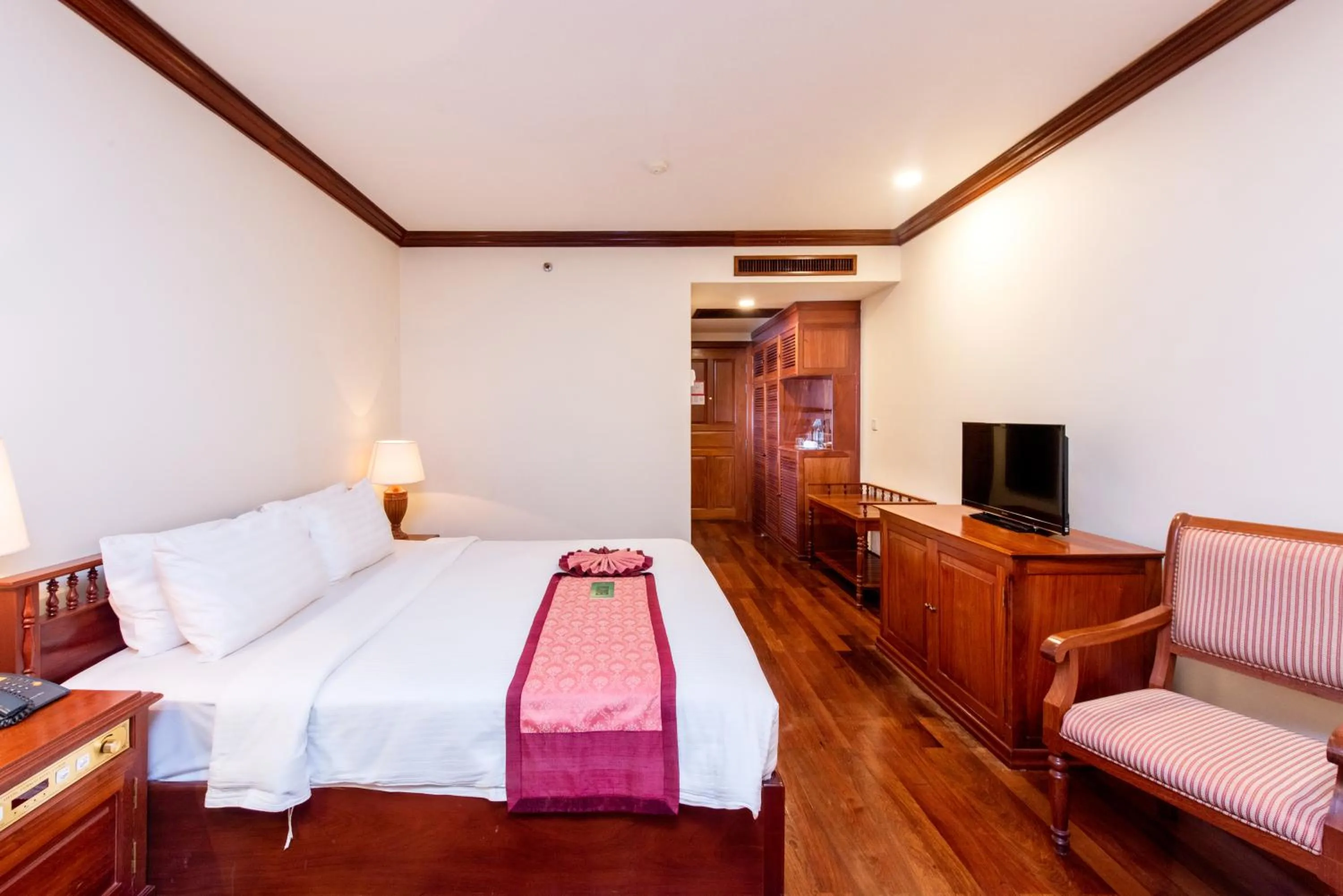 Deluxe Double Room with Balcony in Steung Siemreap Hotel