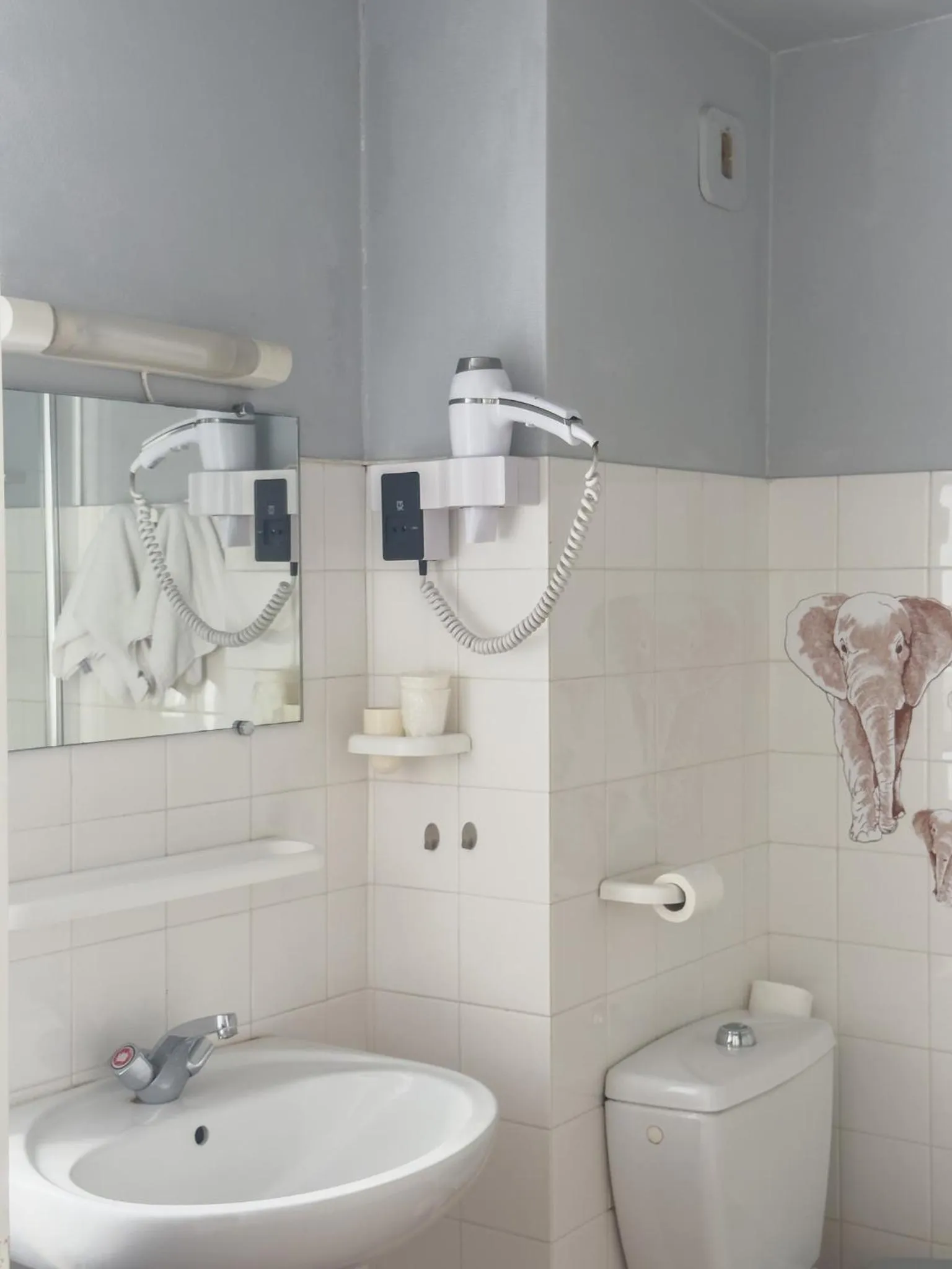 Double Room in Logis Hôtel Les Chardons Bleus RESTAURANT LE BISTROT DE LA MER