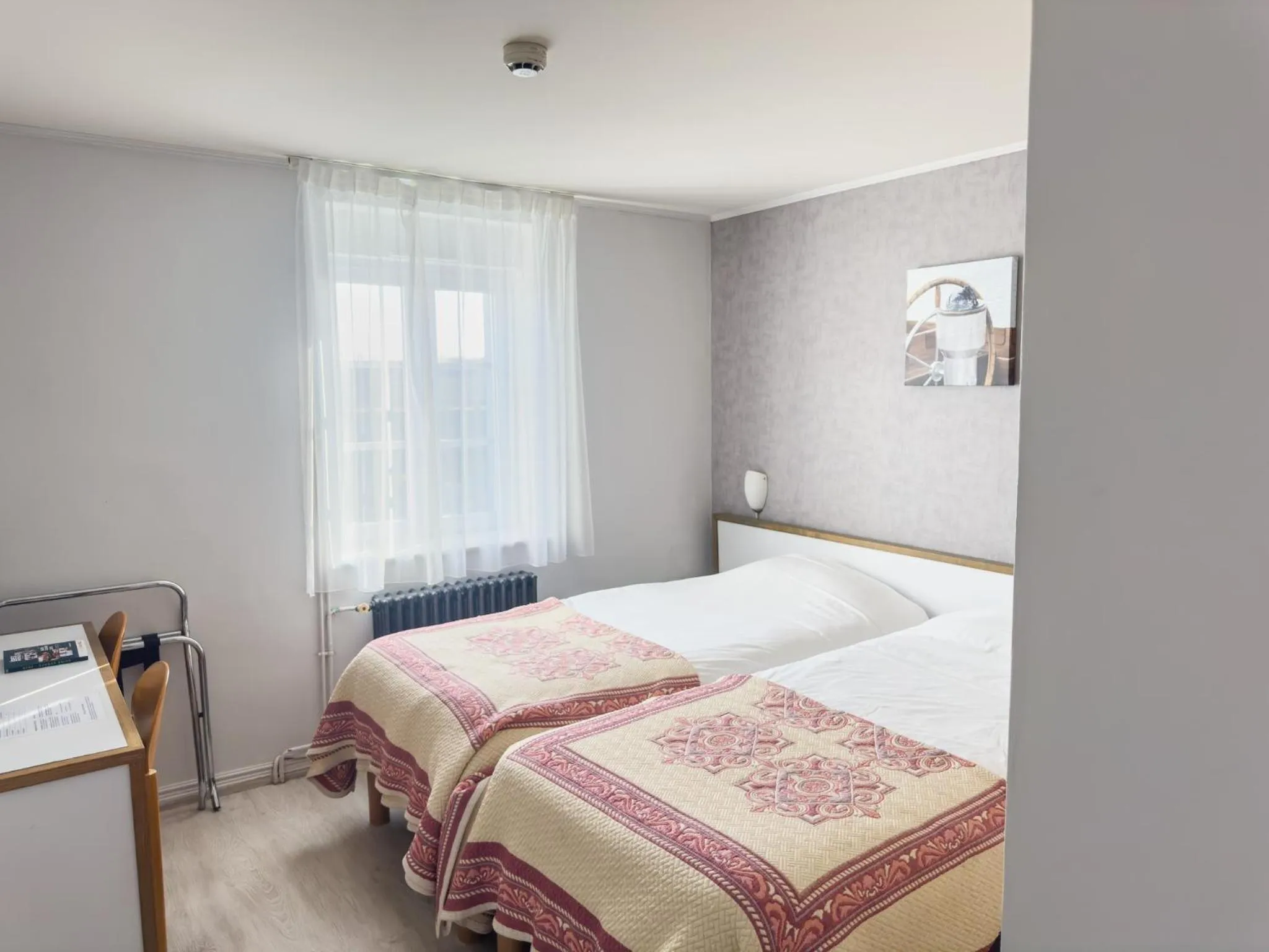 Twin Room in Logis Hôtel Les Chardons Bleus RESTAURANT LE BISTROT DE LA MER