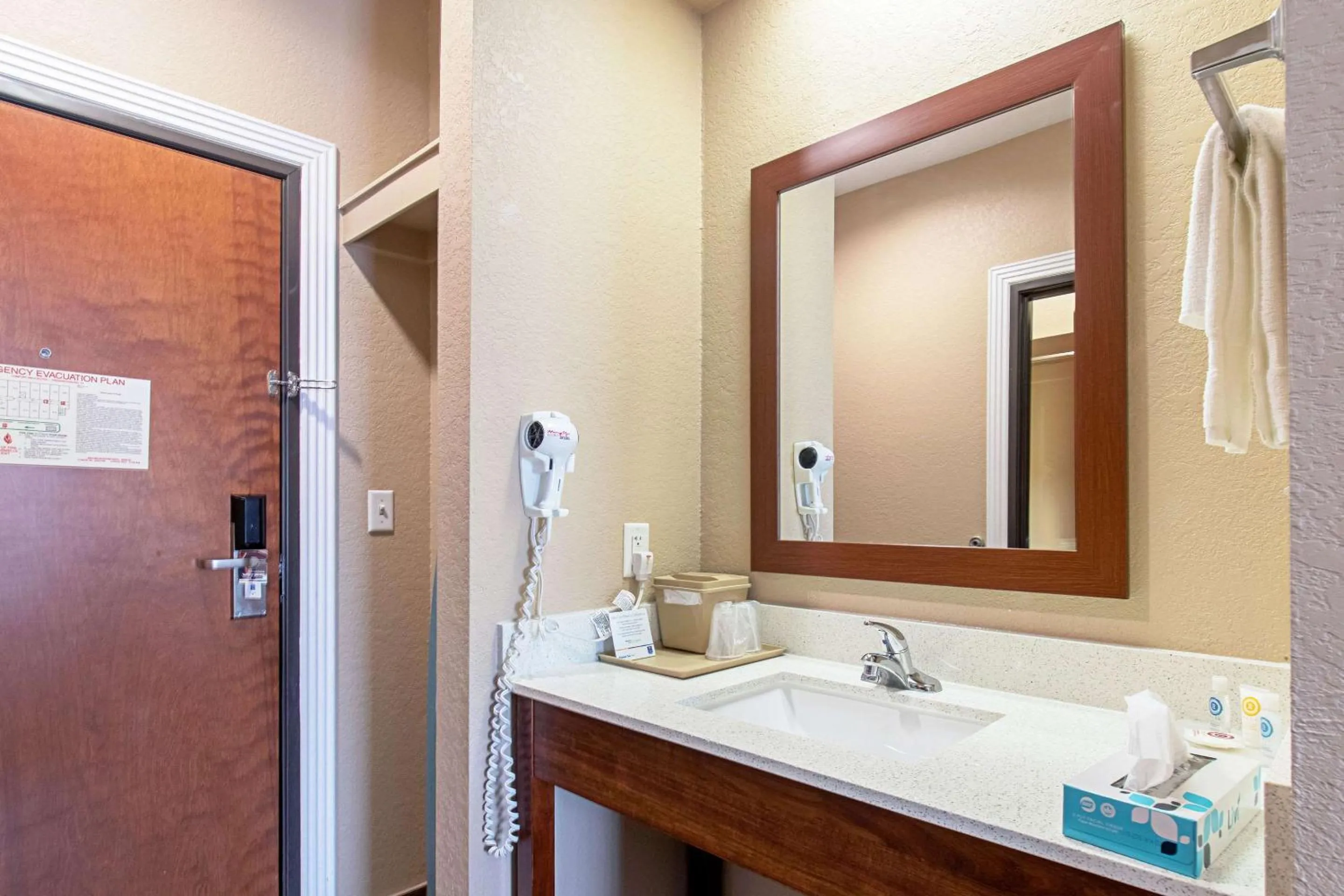 King Room with Kitchenette - Non-Smoking in Comfort Inn & Suites and Suites Fredericksburg
