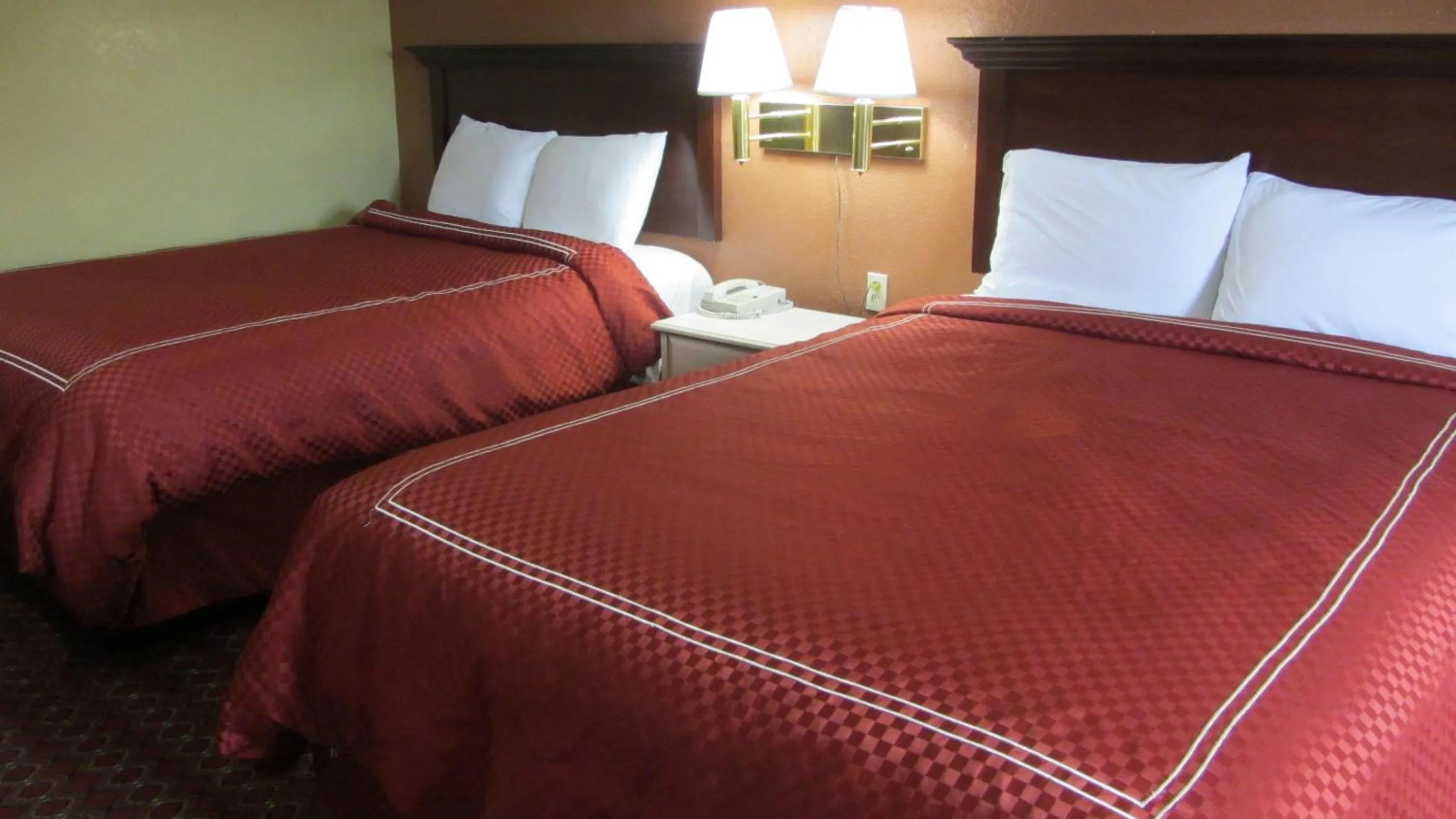Queen Room with Two Queen Beds - Non-Smoking in Americas Best Value Inn and Suites Houston FM 1960