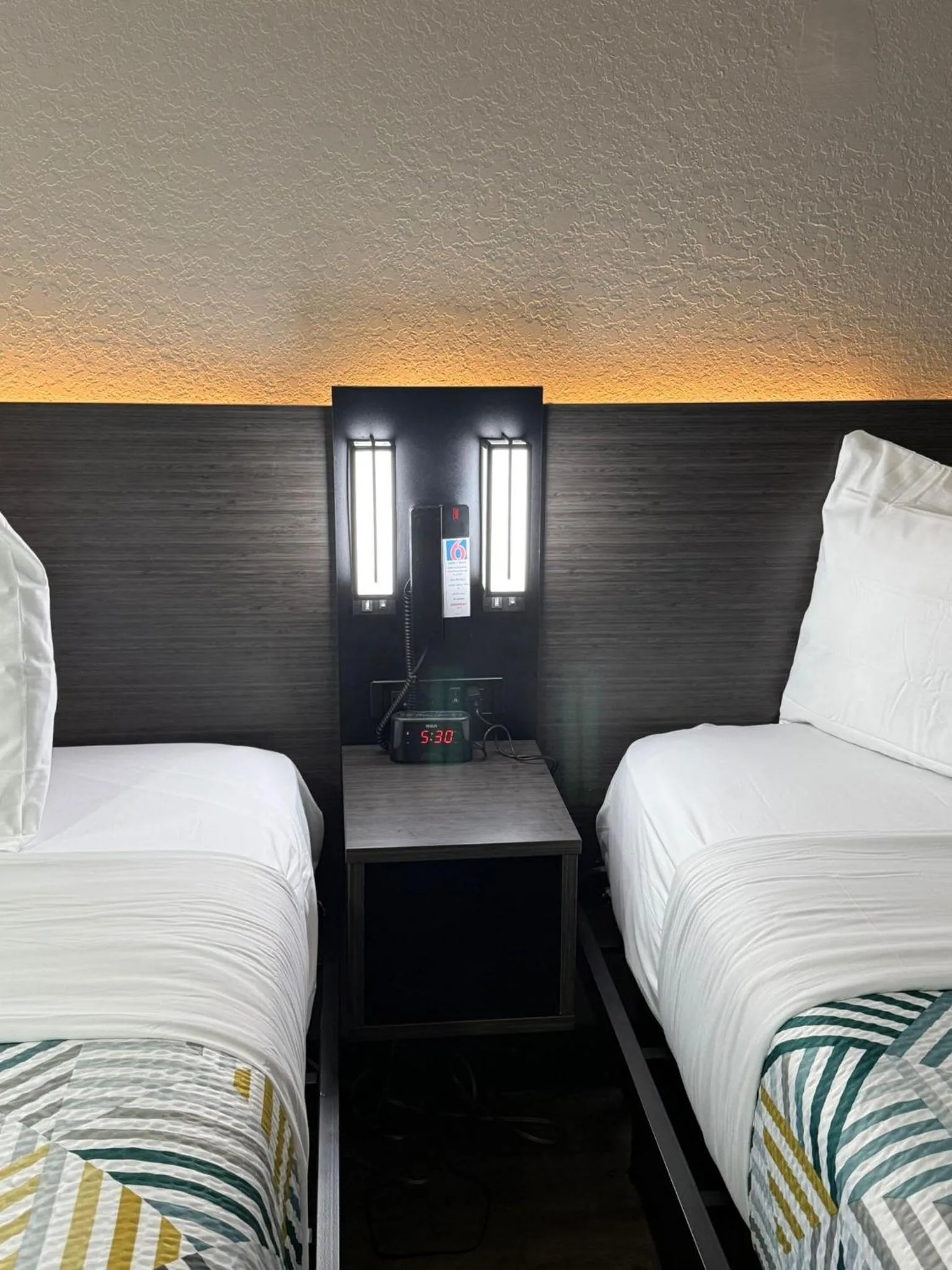 Quadruple Room - Disability Access - Non-Smoking in Studio 6-Coral Springs, FL - Fort Lauderdale