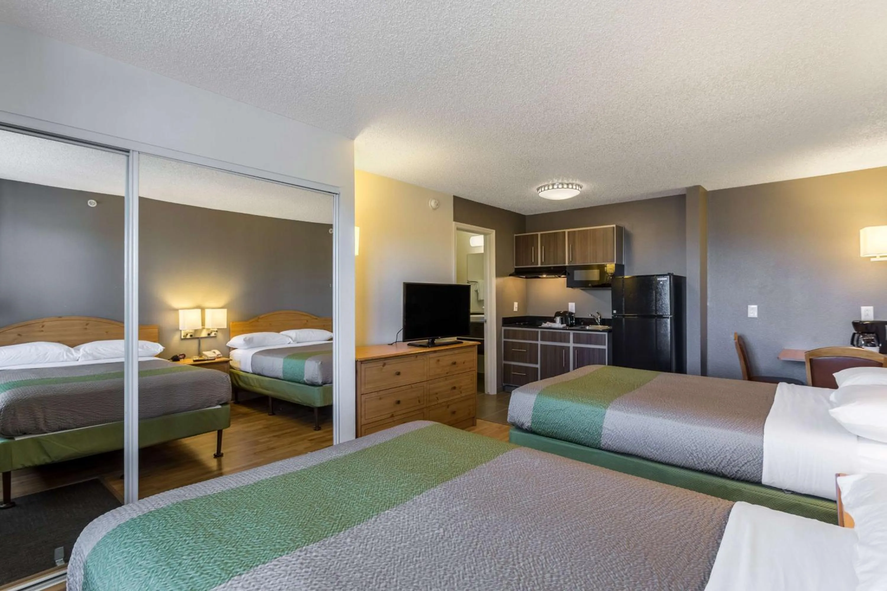 Quadruple Room - single occupancy - Disability Access - Non-Smoking in Studio 6-Albuquerque, NM - North