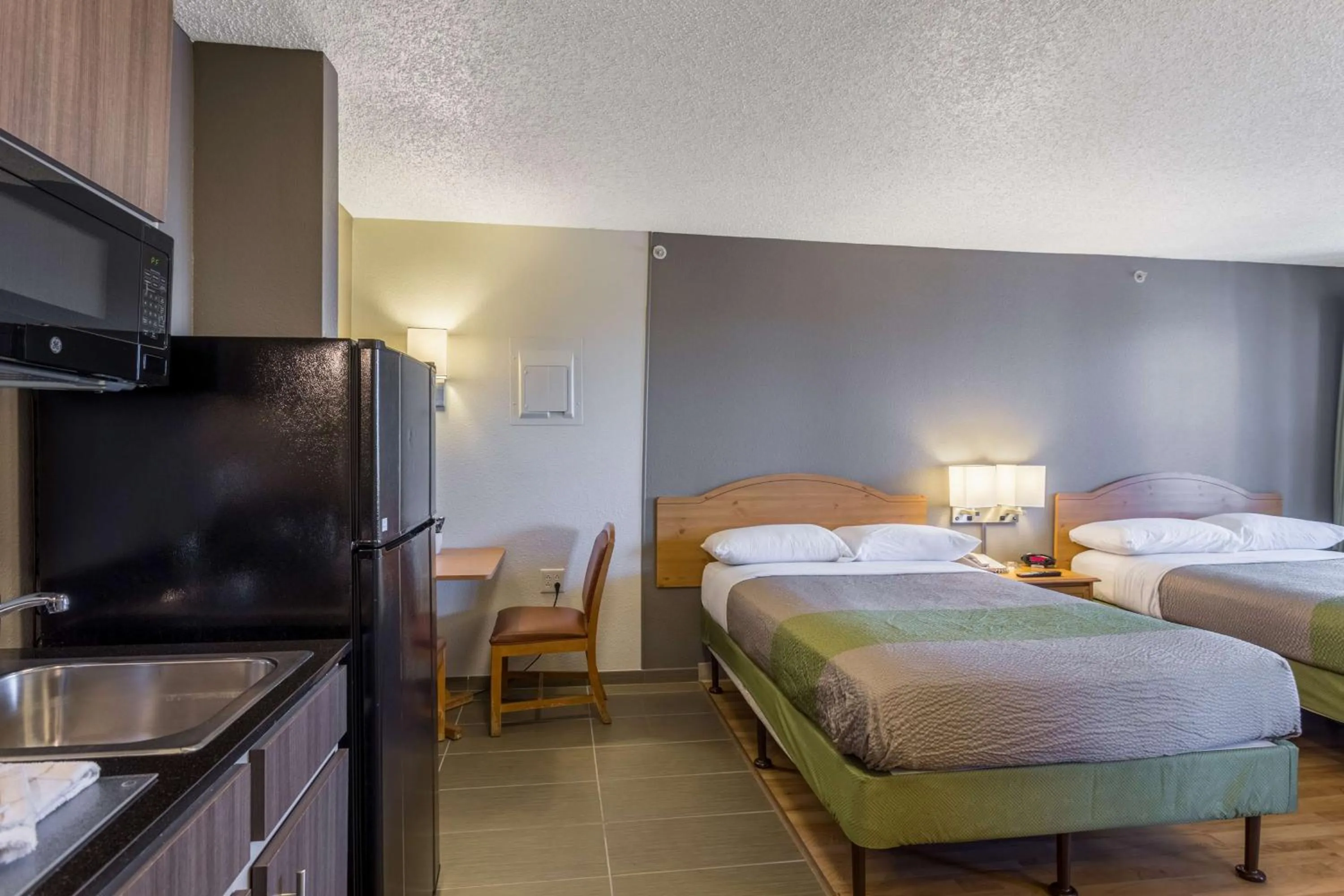 Quadruple Room - single occupancy - Smoking in Studio 6-Albuquerque, NM - North