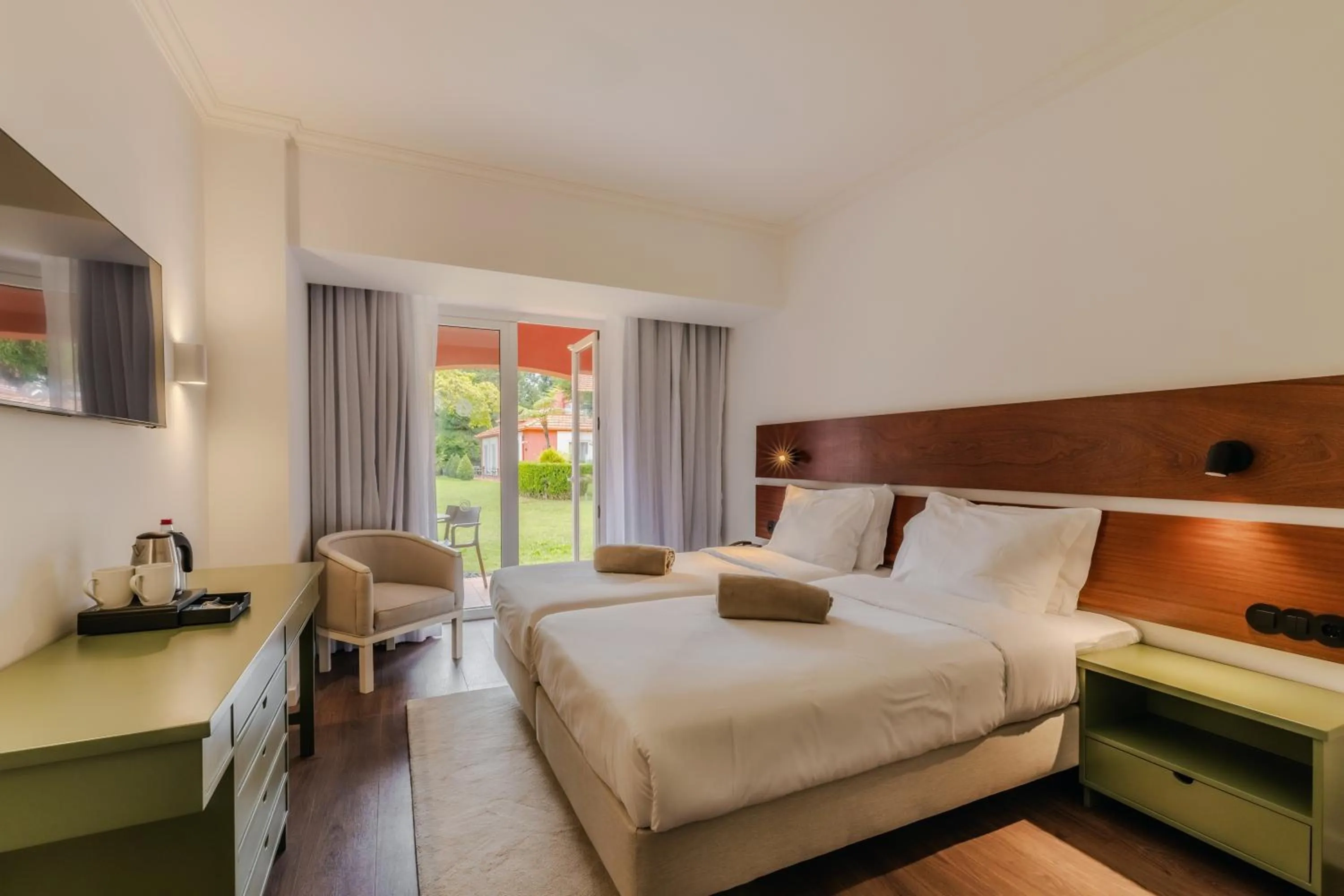 Standard Twin Room with Balcony - single occupancy in Enotel Santo da Serra