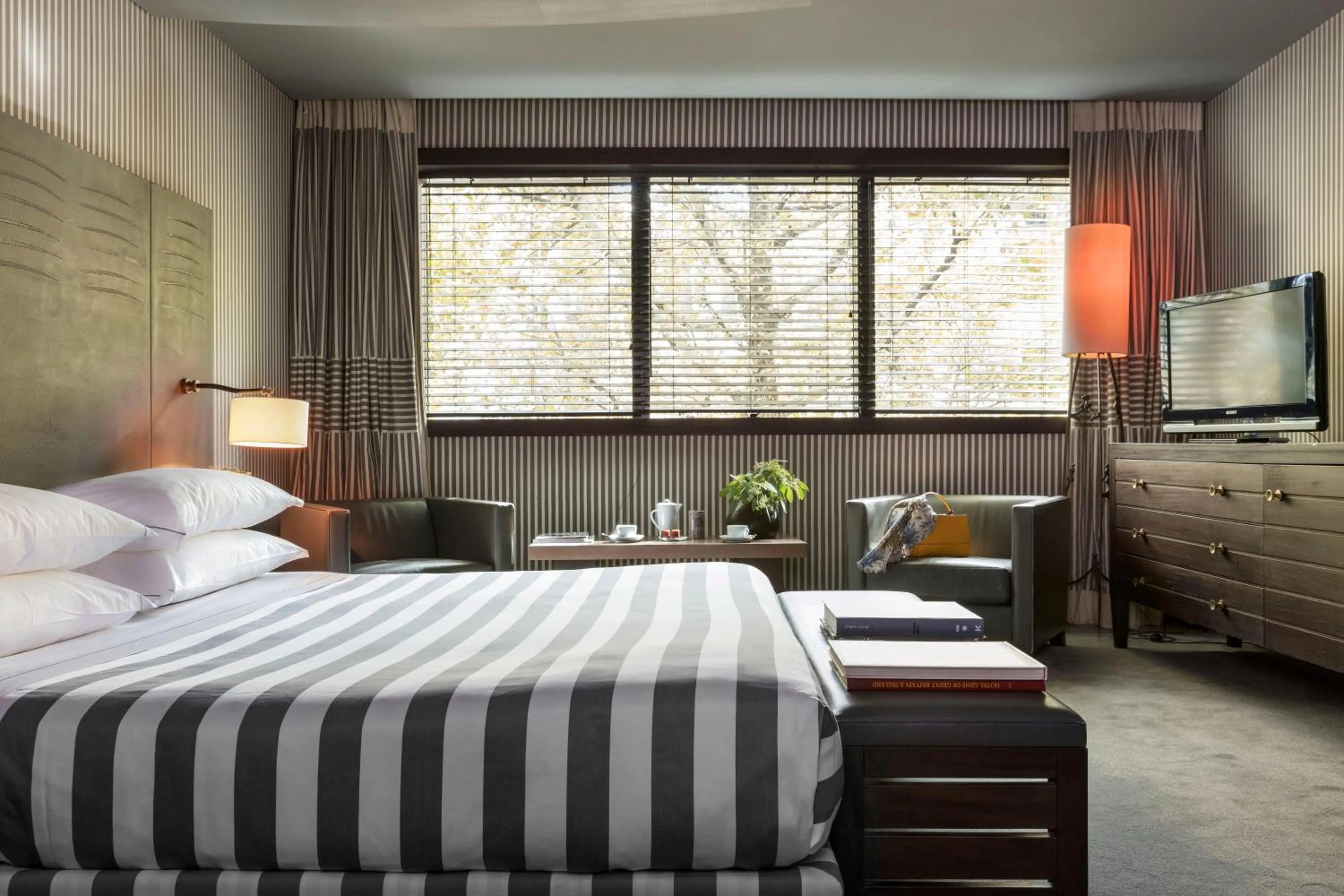 Deluxe Passy in Hotel Square