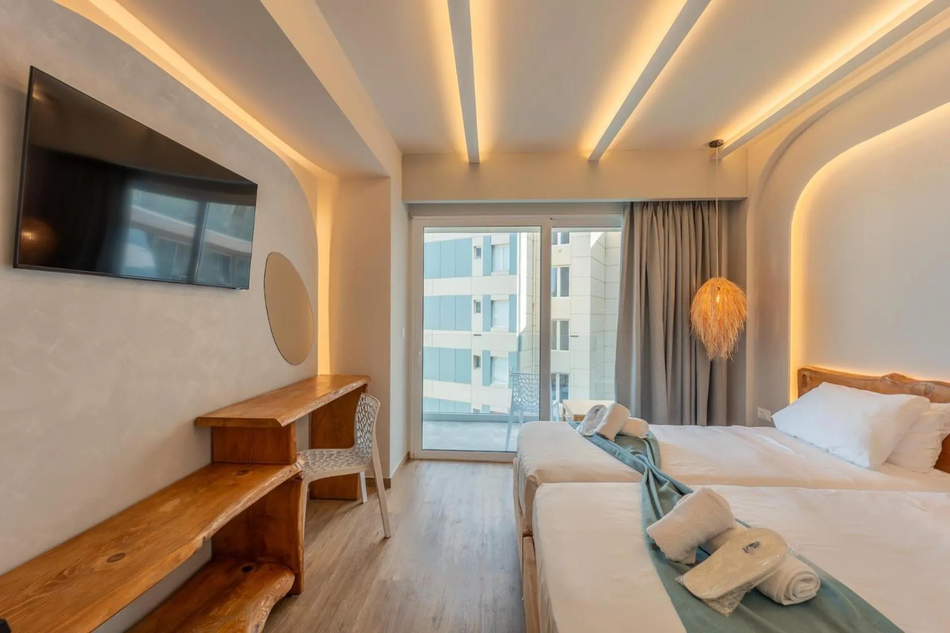  Deluxe Pool & City View in Arte Hotel