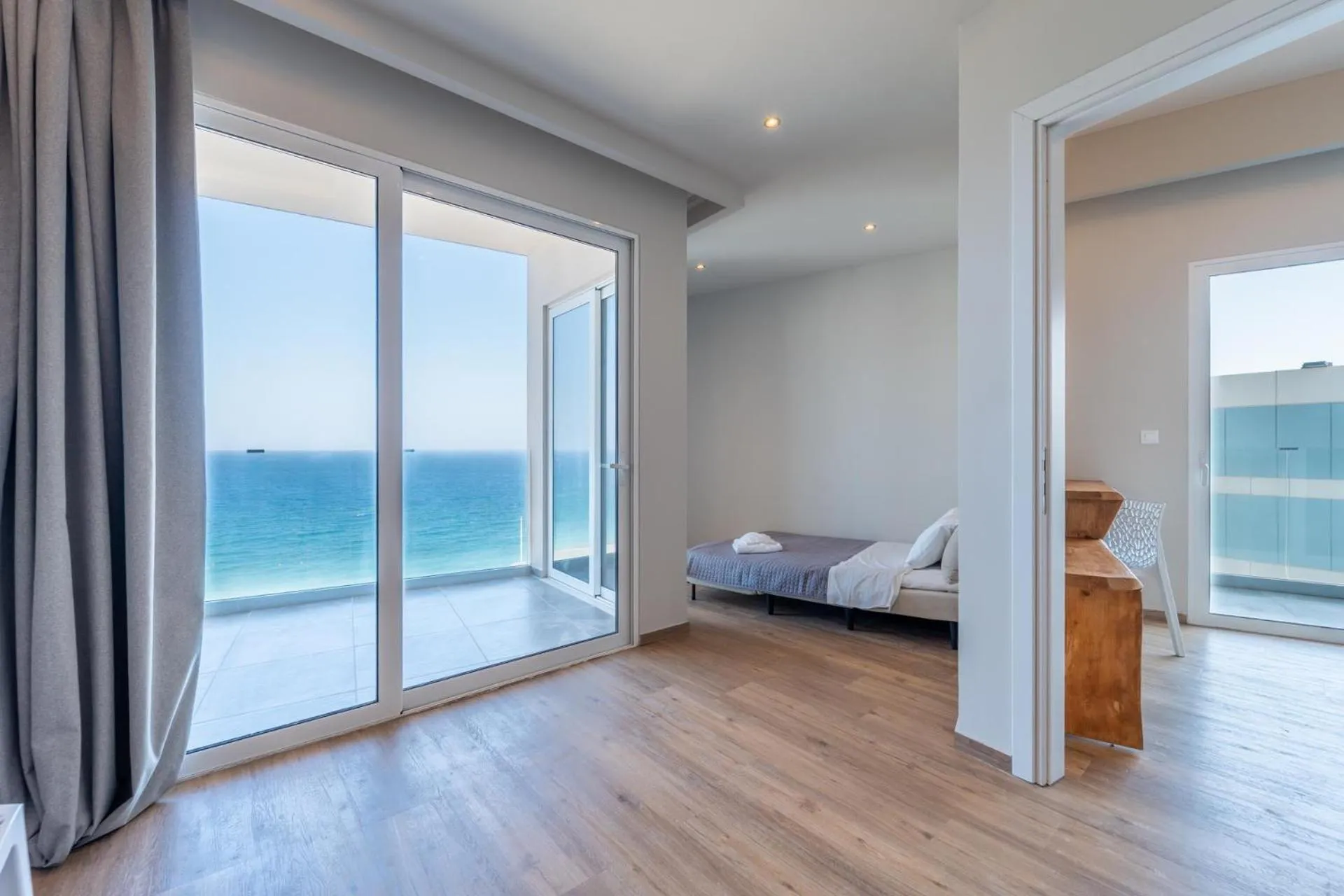 Deluxe Suite Sea View And Pool in Arte Hotel