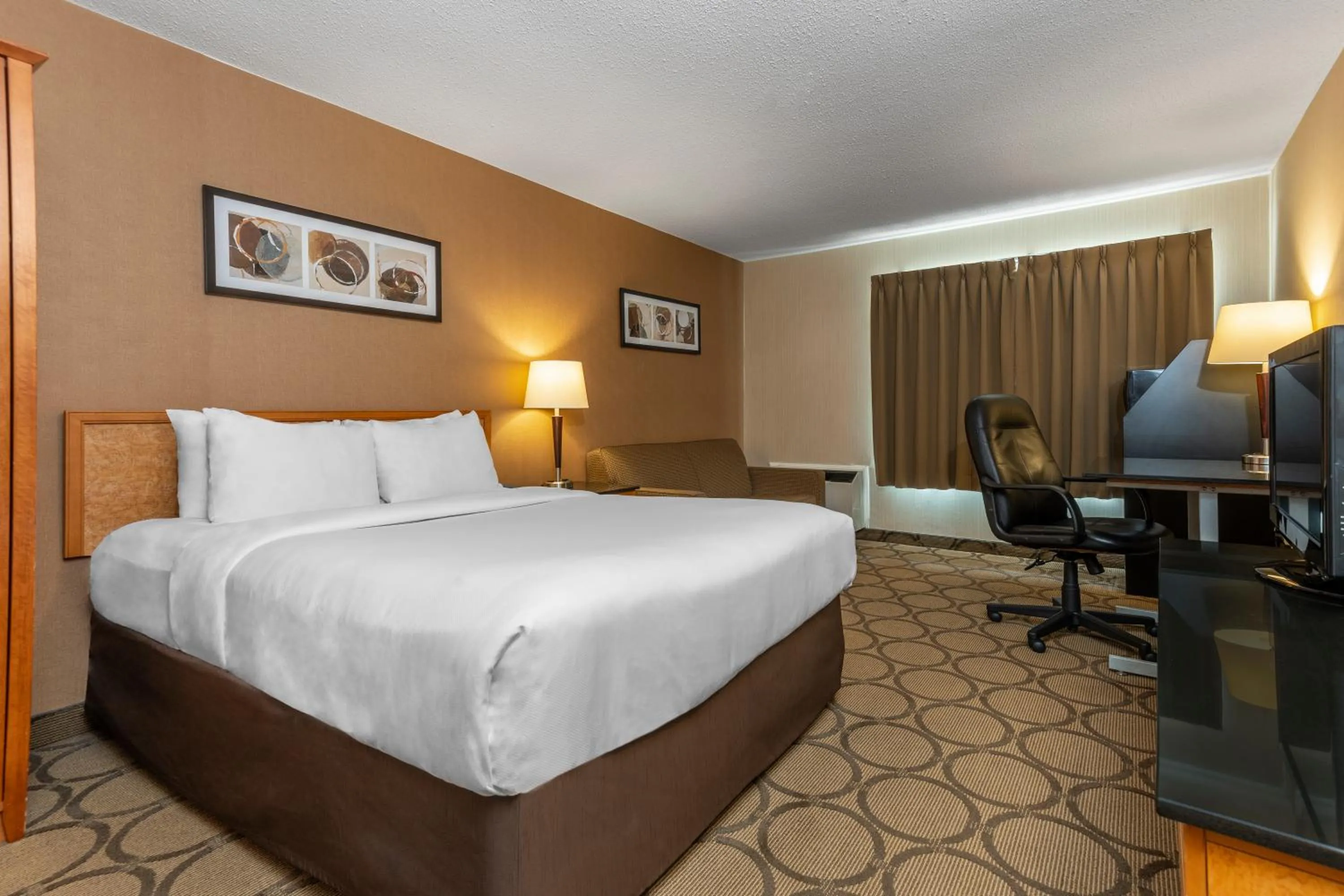Deluxe Queen Room with Sofa Bed - Second Floor in Comfort Inn