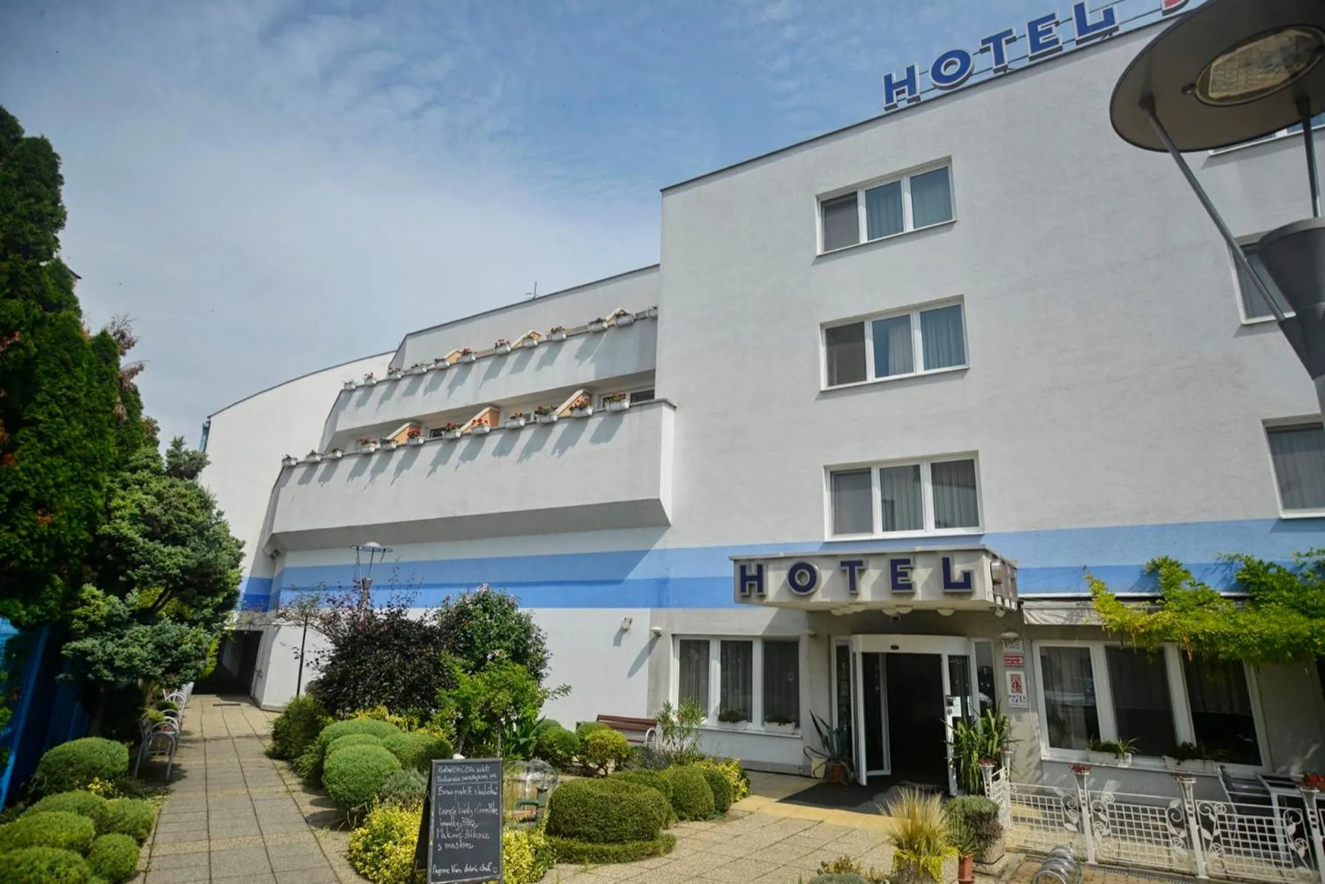 Family Apartment with Terrace in Hotel SET