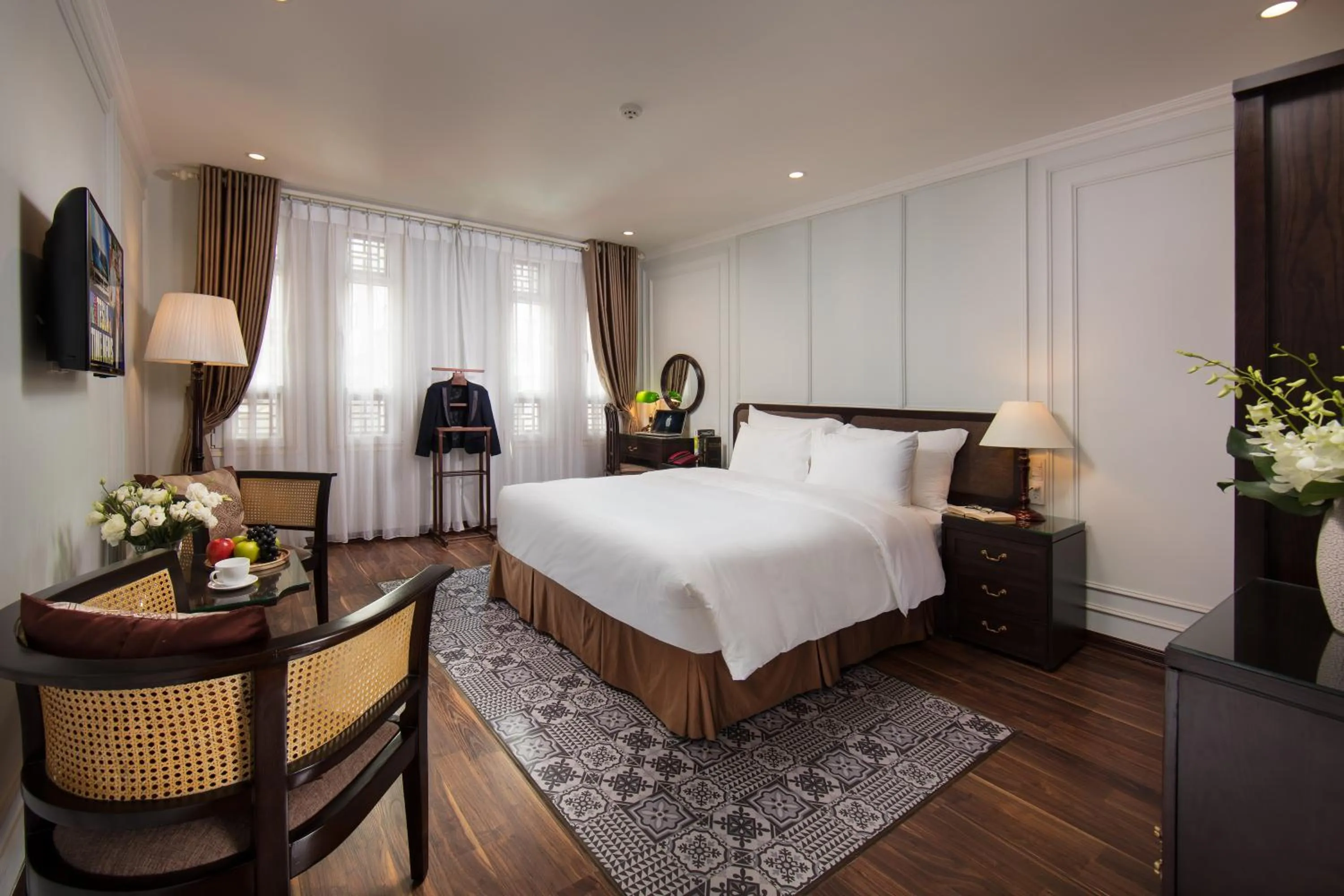 Dynastie Suite with Street View in Hong Ngoc Dynastie Boutique Hotel & Spa