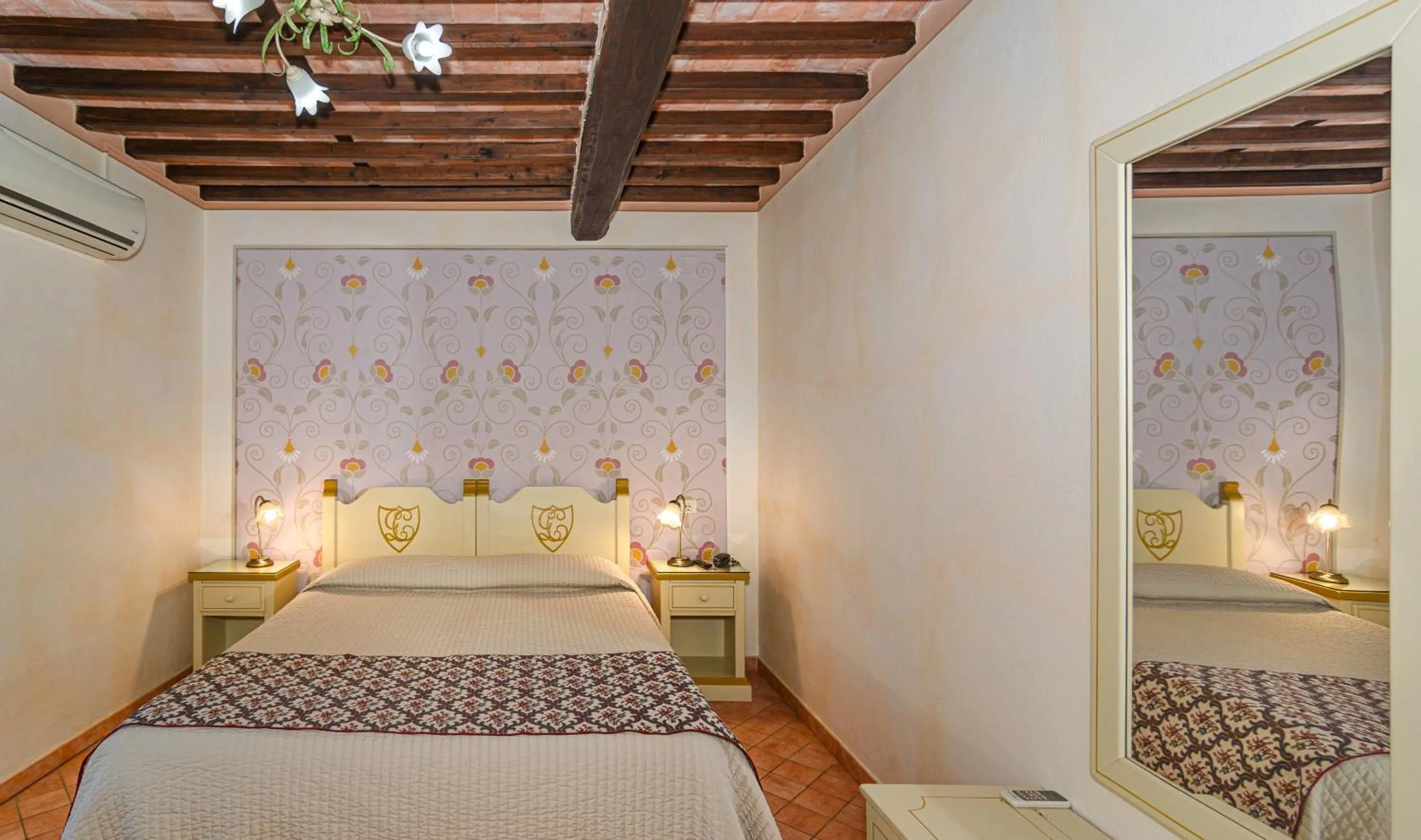 Standard Double Room in Hotel Villa Cheli