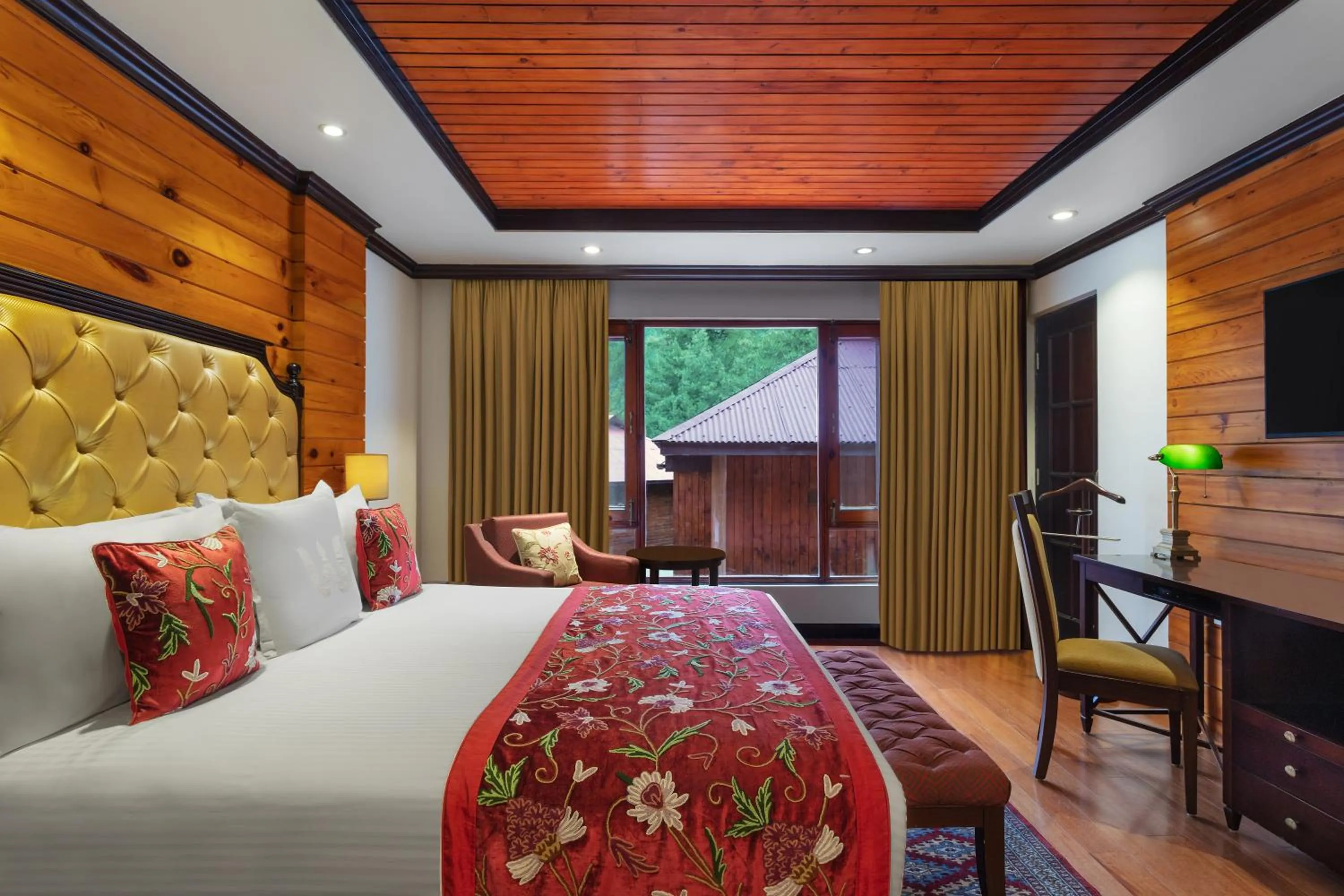 Suite in Welcomhotel by ITC Hotels, Pine N Peak, Pahalgam