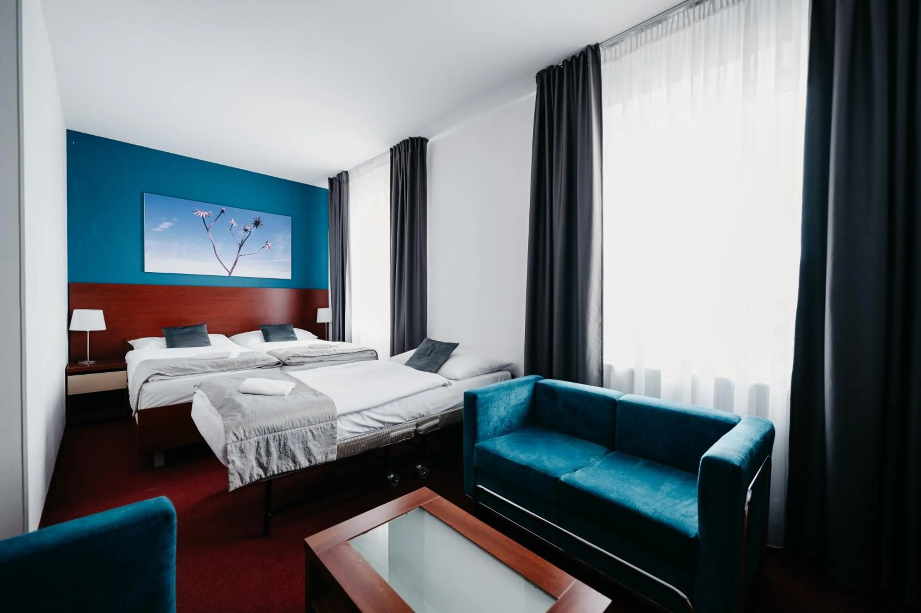 Triple Room in Hotel Color