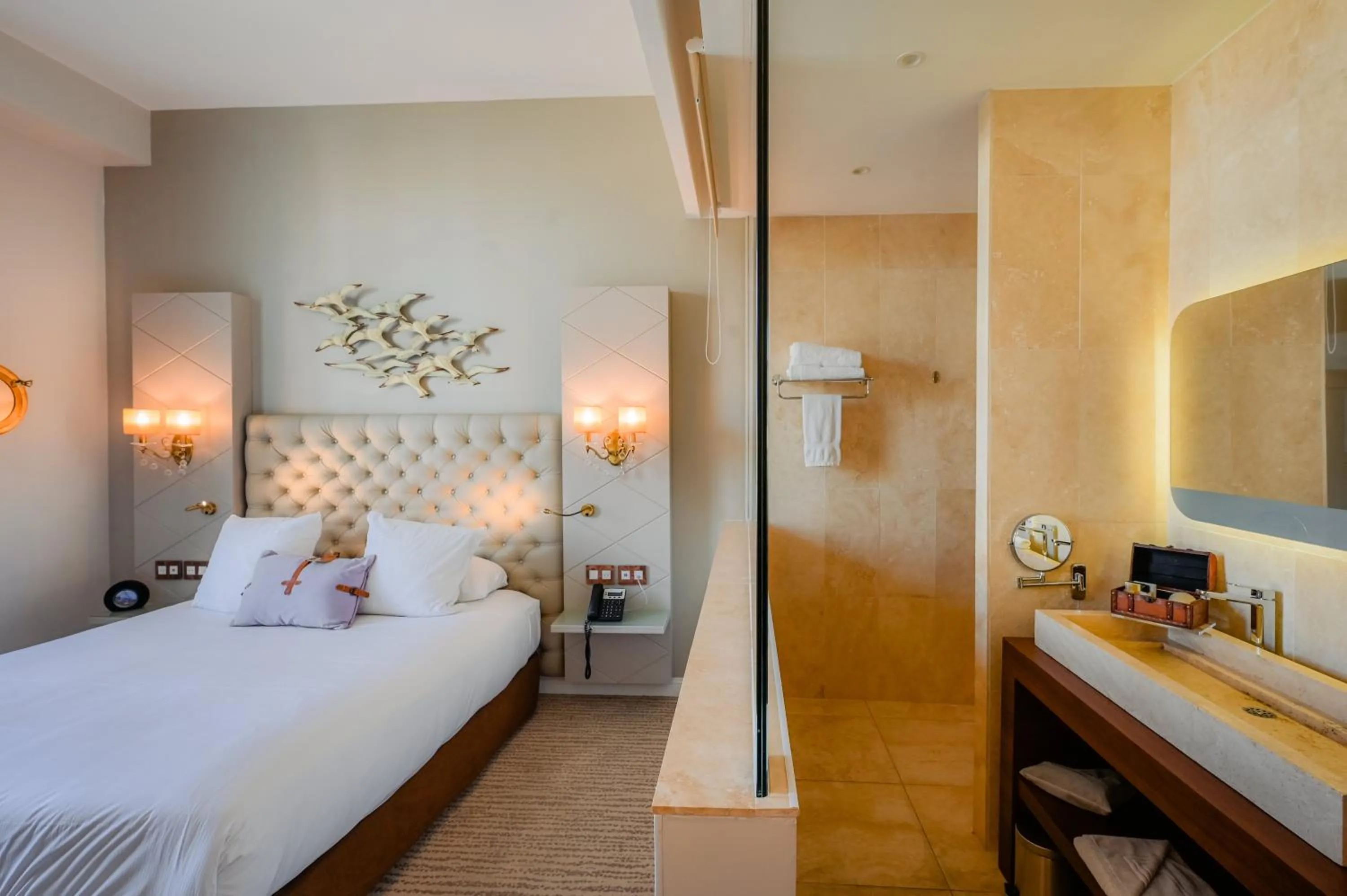 Deluxe King Room with Partial Sea View in Grand Hotel Des Sablettes Plage, Curio Collection By Hilton