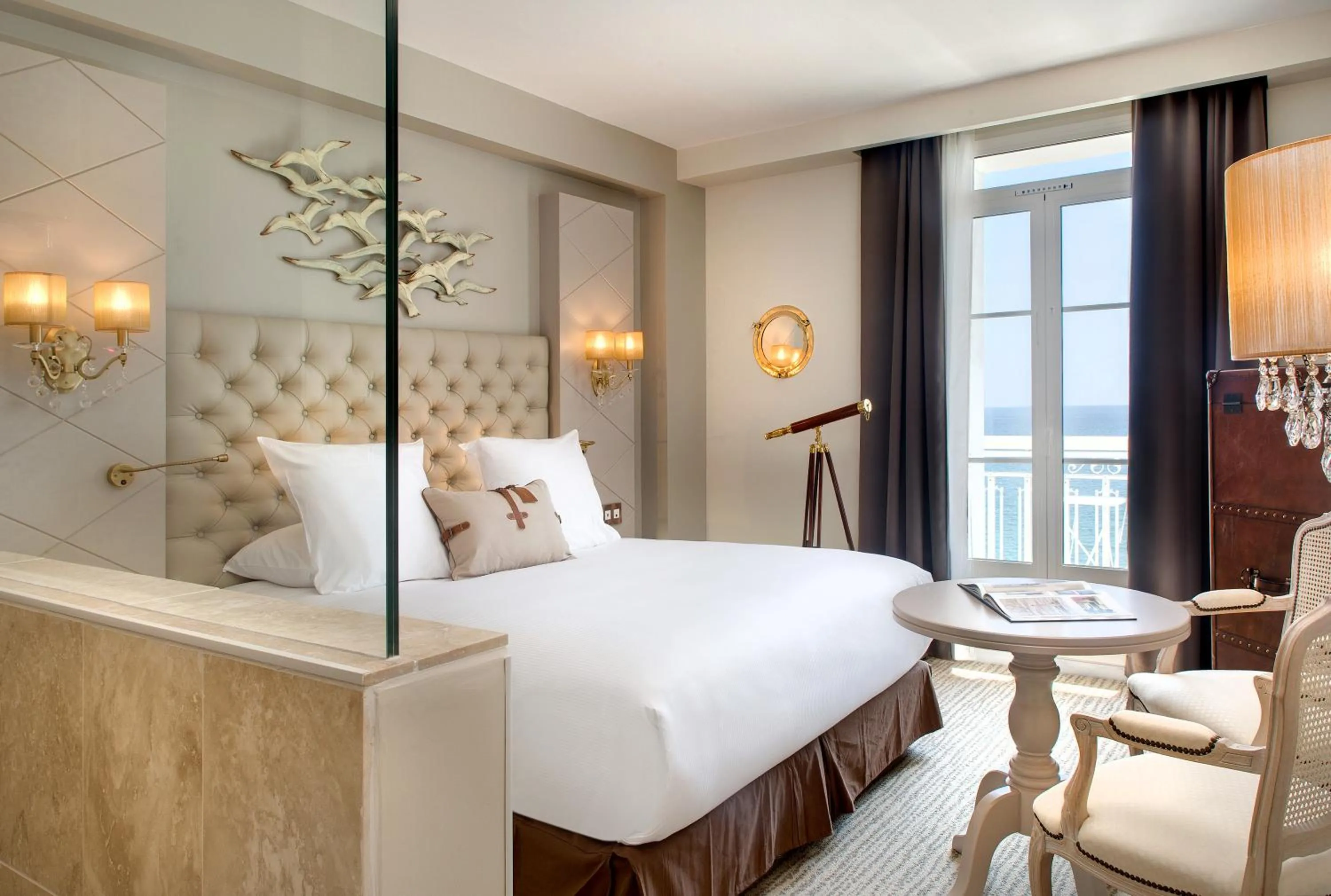 Deluxe King Room with Sea View in Grand Hotel Des Sablettes Plage, Curio Collection By Hilton