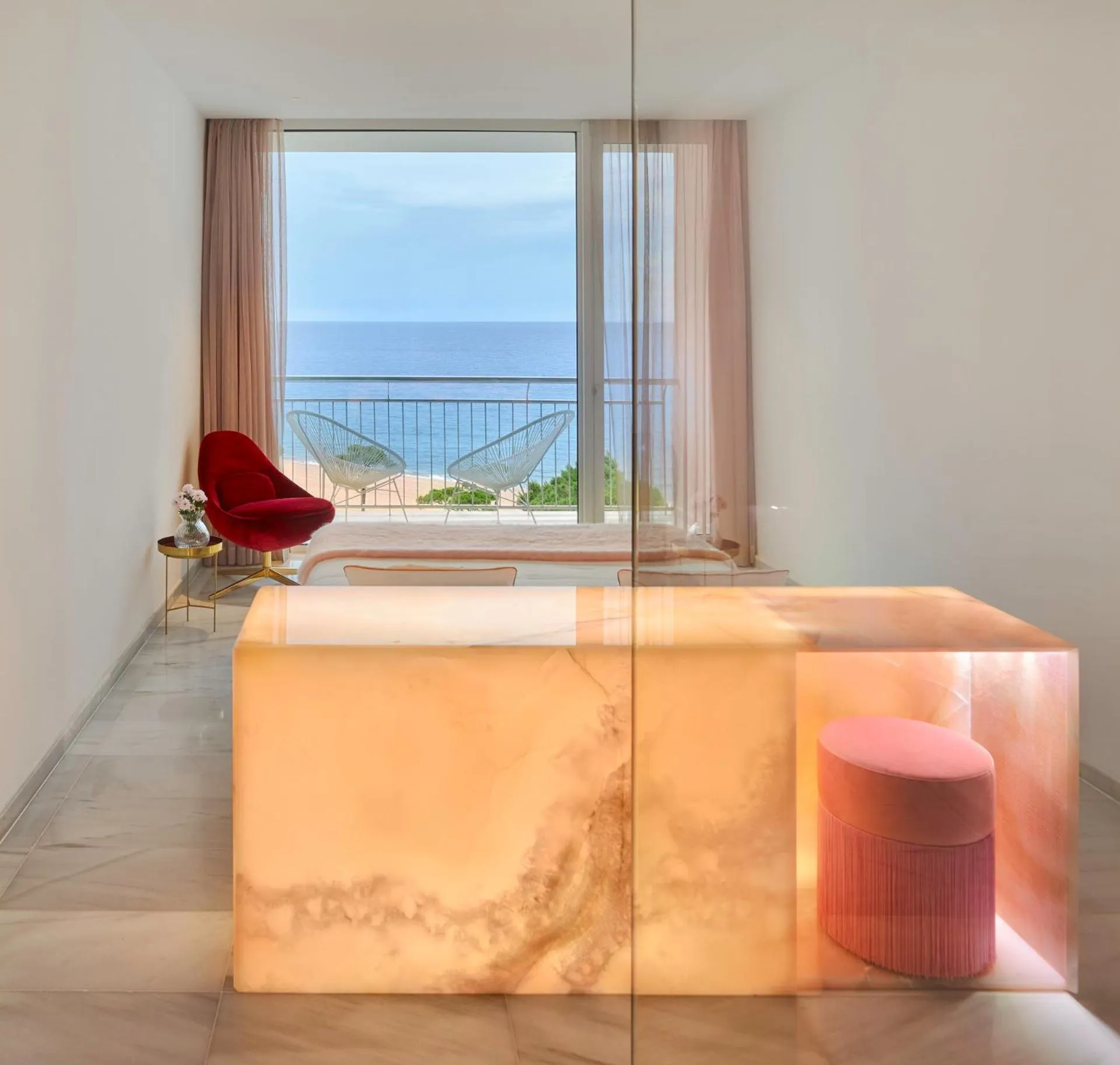 Front Double Room with Glass Shower - single occupancy in Hotel Aromar