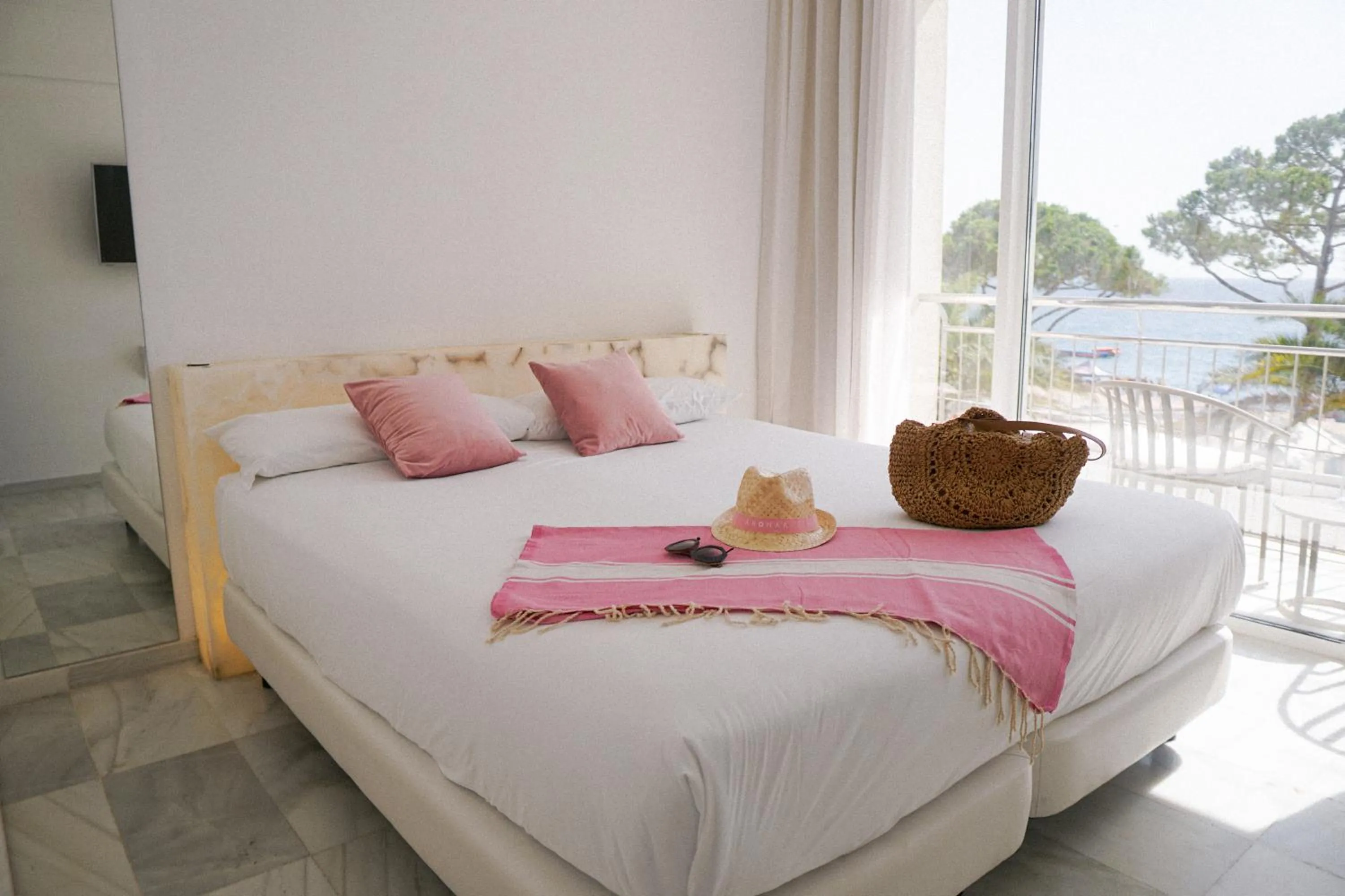 Double room with sea view on the lower floor in Hotel Aromar