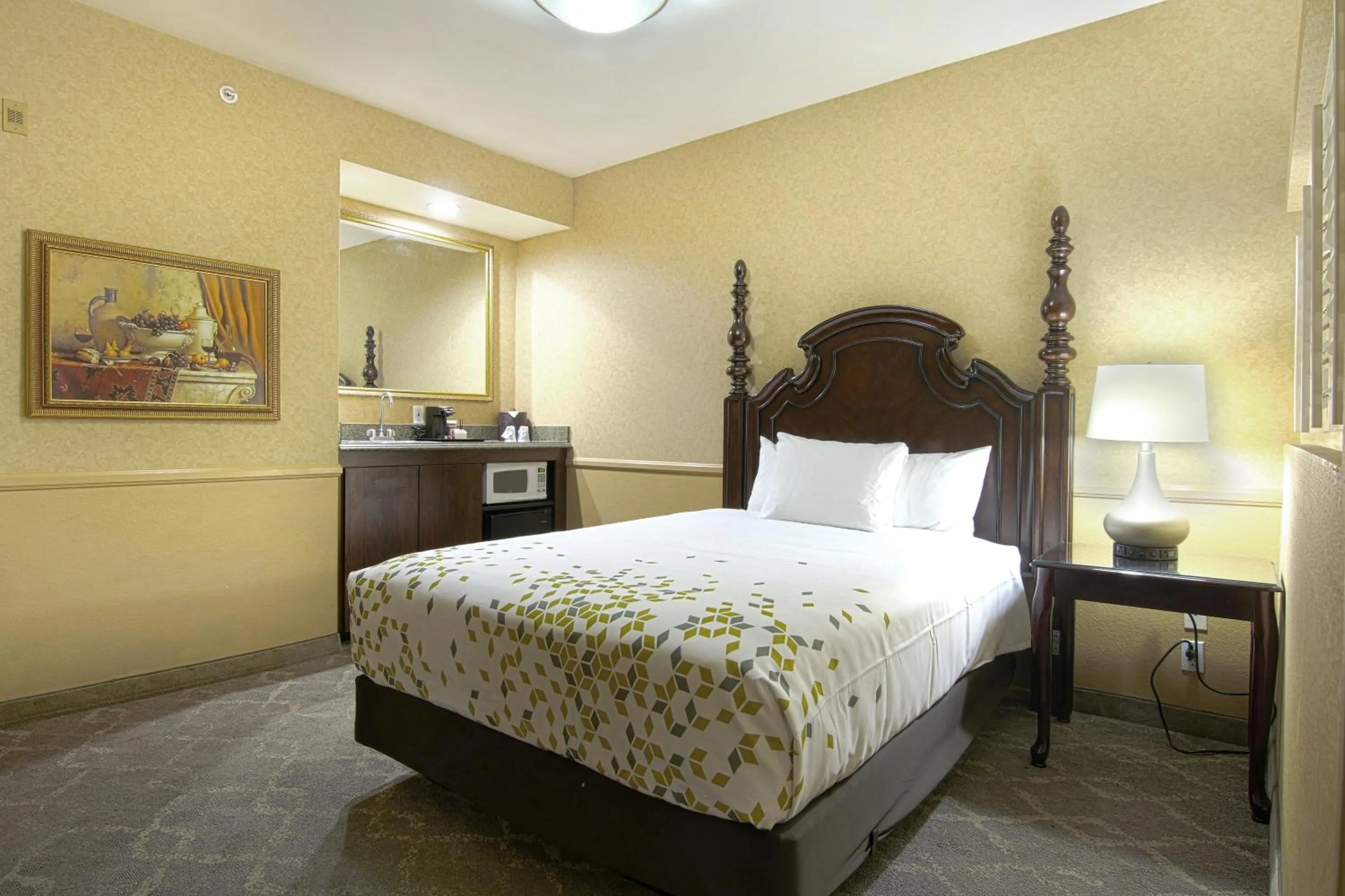 Queen Room with Two Queen Beds - Mobility/Hearing Accessible - Non-Smoking in Azure Hotel&Suites Ontario Trademark Collection by Wyndham