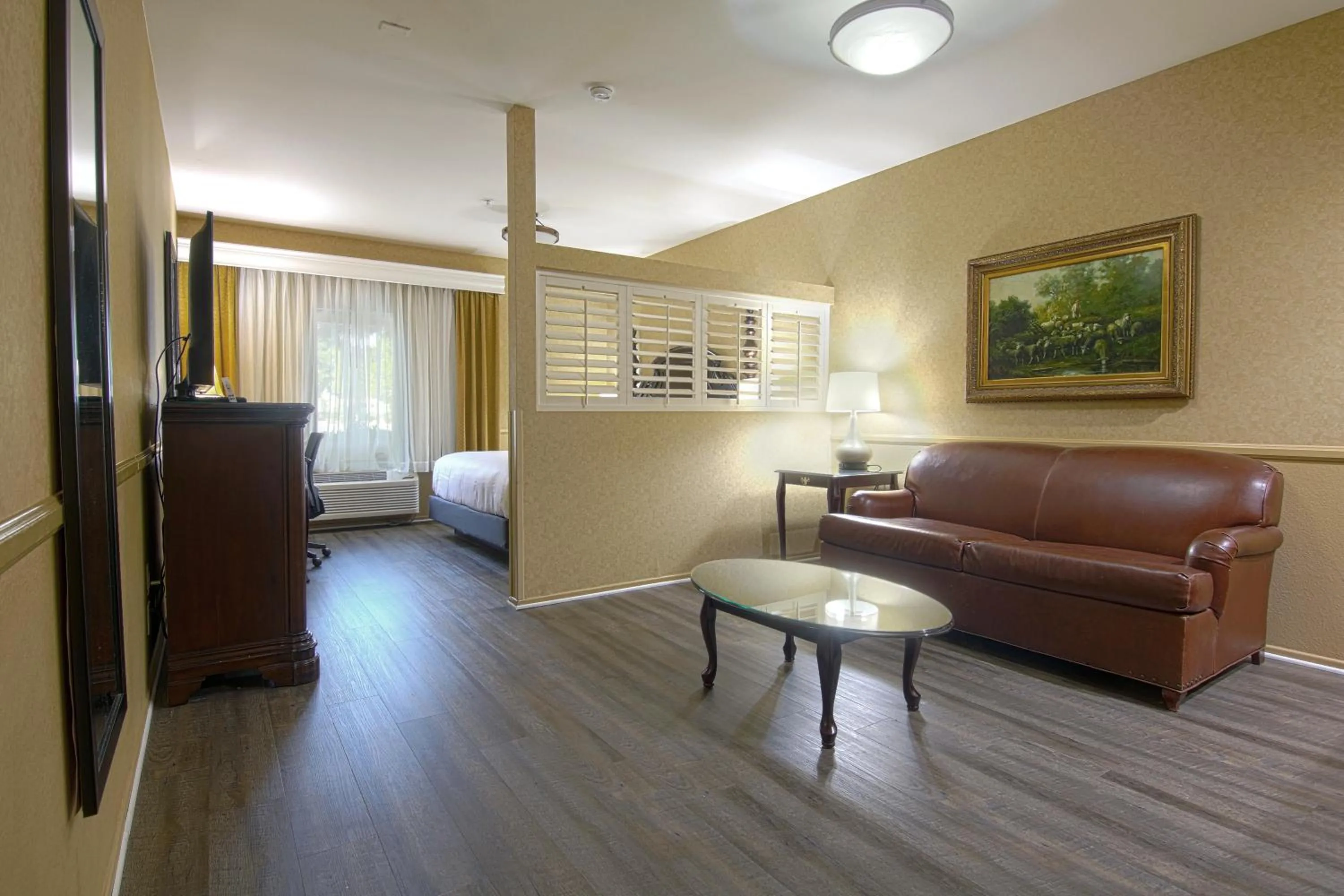 Deluxe King Room - Non-Smoking in Azure Hotel&Suites Ontario Trademark Collection by Wyndham