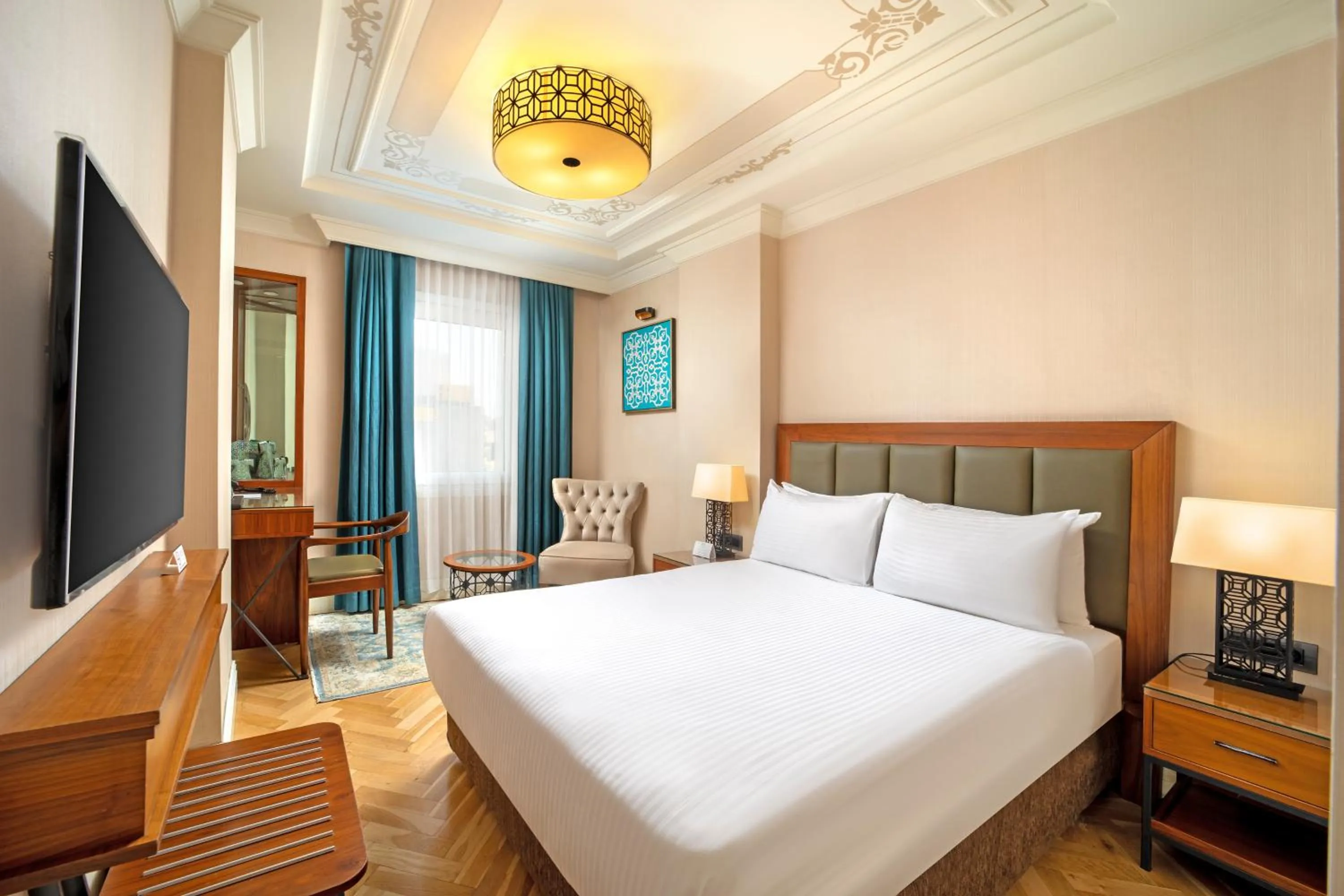 Superior French / Twin Bed With Street View in Golden Age Hotel Taksim