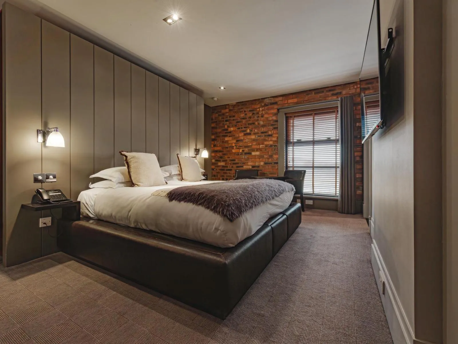 Signature Suite in Dakota Edinburgh