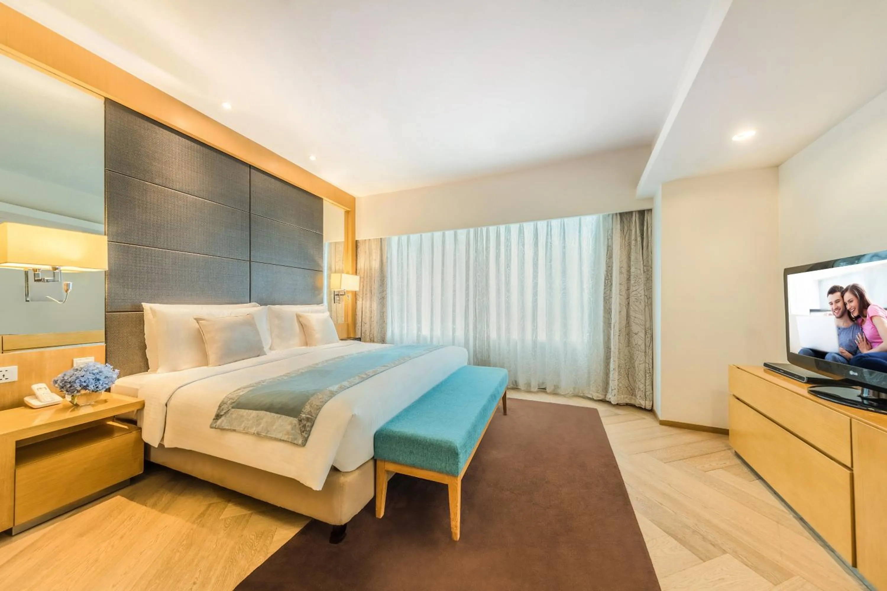 One Bed Executive Twin Room in Somerset Riverview Chengdu