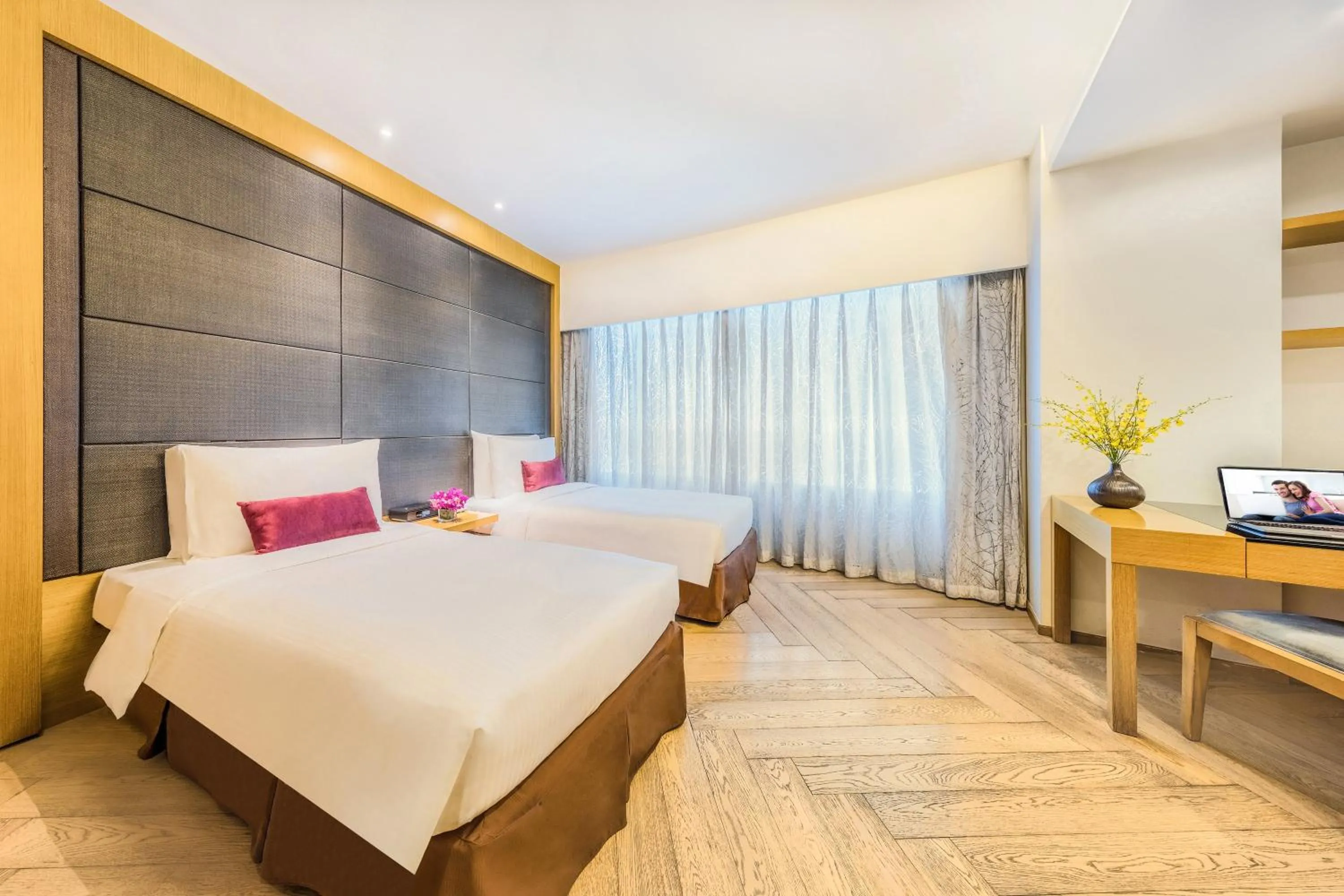 Studio Executive Twin Bed Room in Somerset Riverview Chengdu-Near Tianfu Square