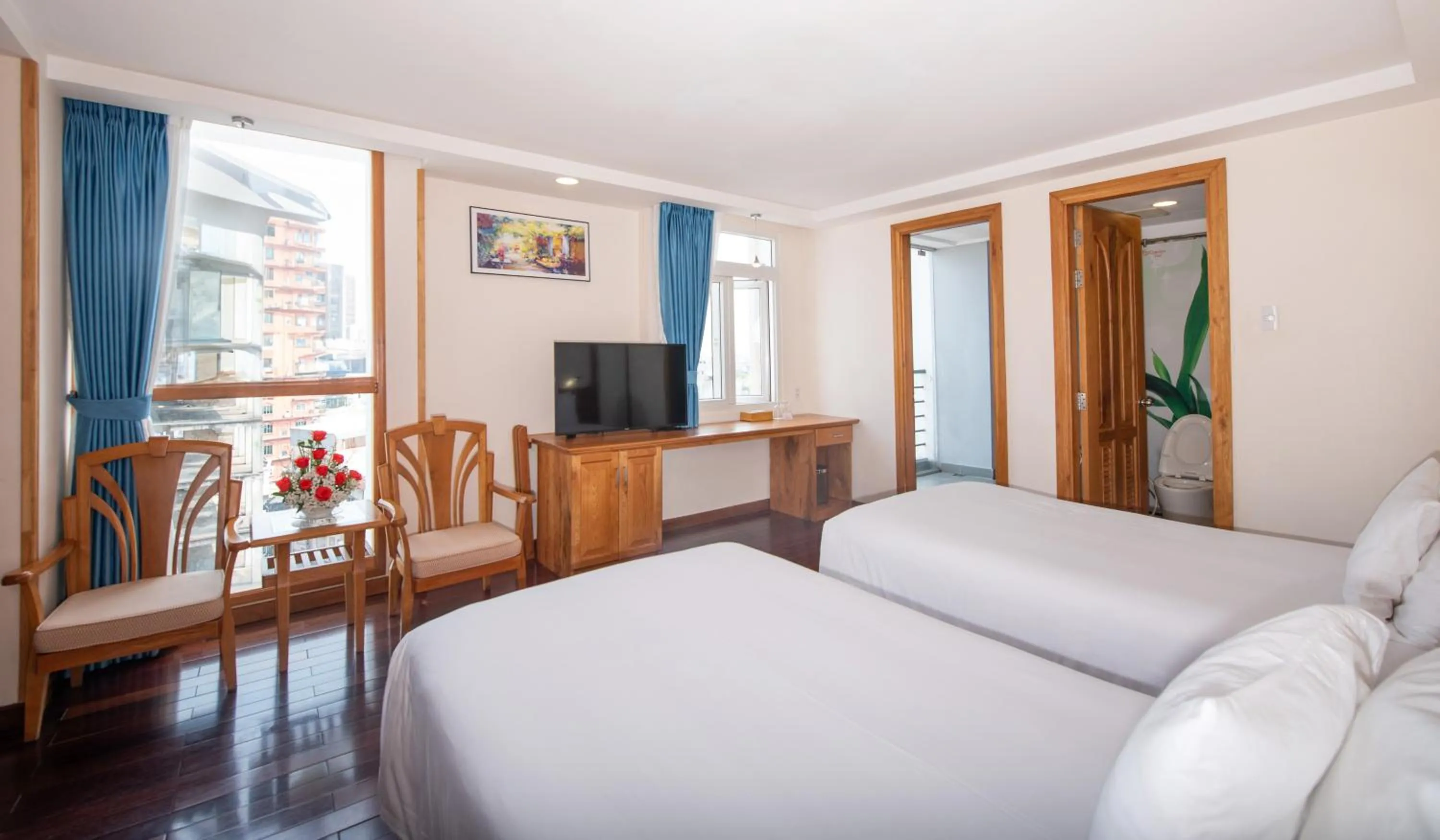 Deluxe Double or Twin Room with City View in Romance Hotel