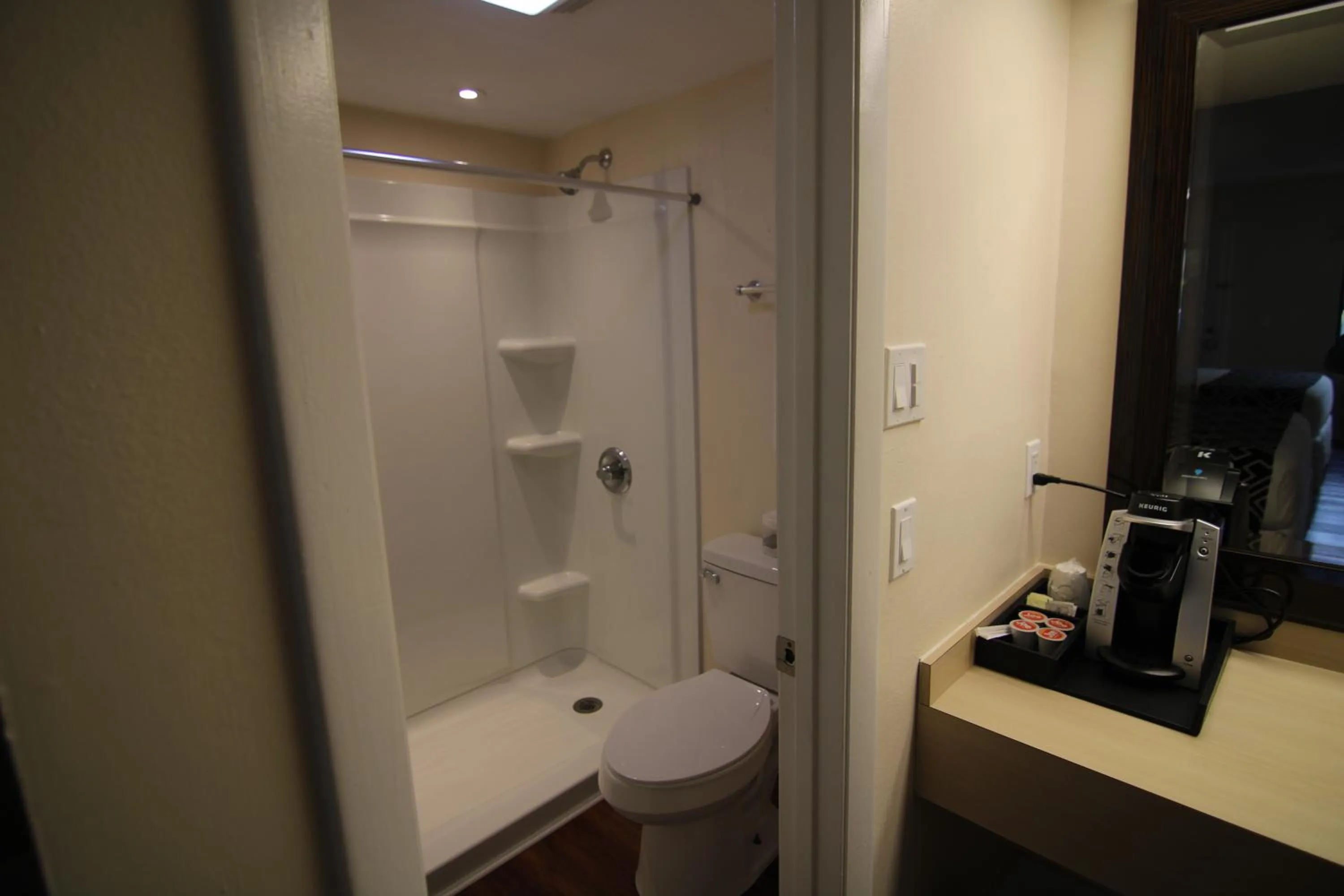 Queen Room with Two Queen Beds in Central Motel - Inverness