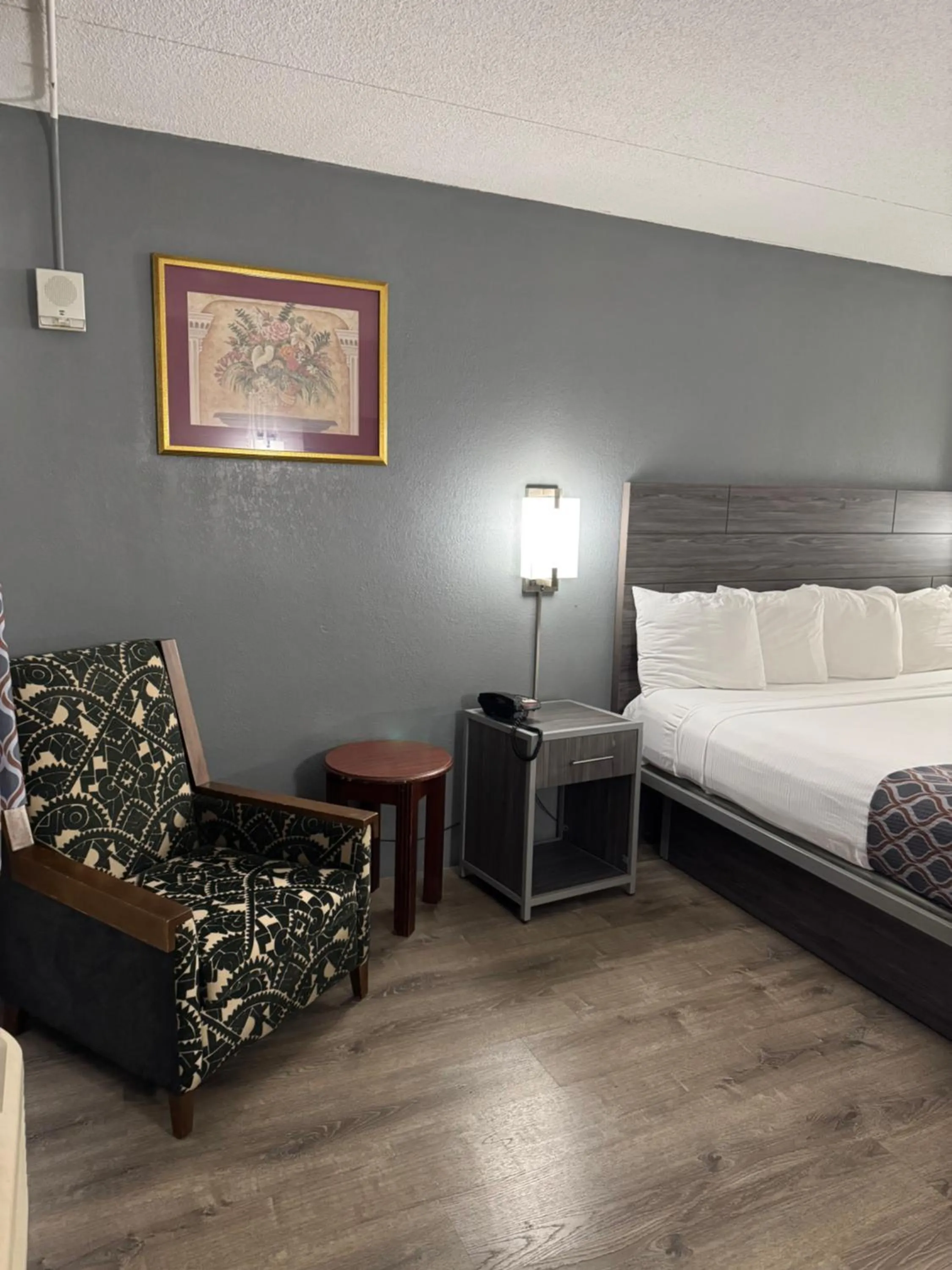 King Suite - Non-Smoking in Blue Star Motel