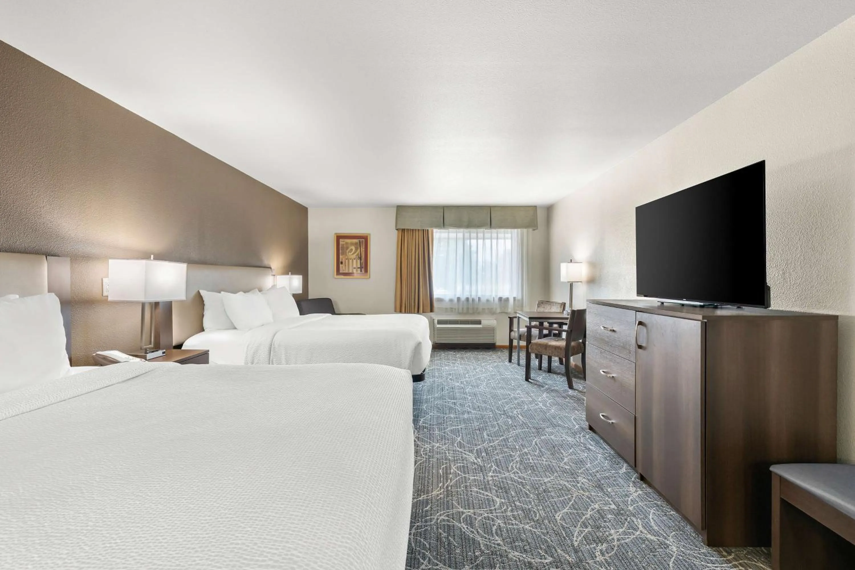 Deluxe Two King Beds in Best Western West Towne Suites