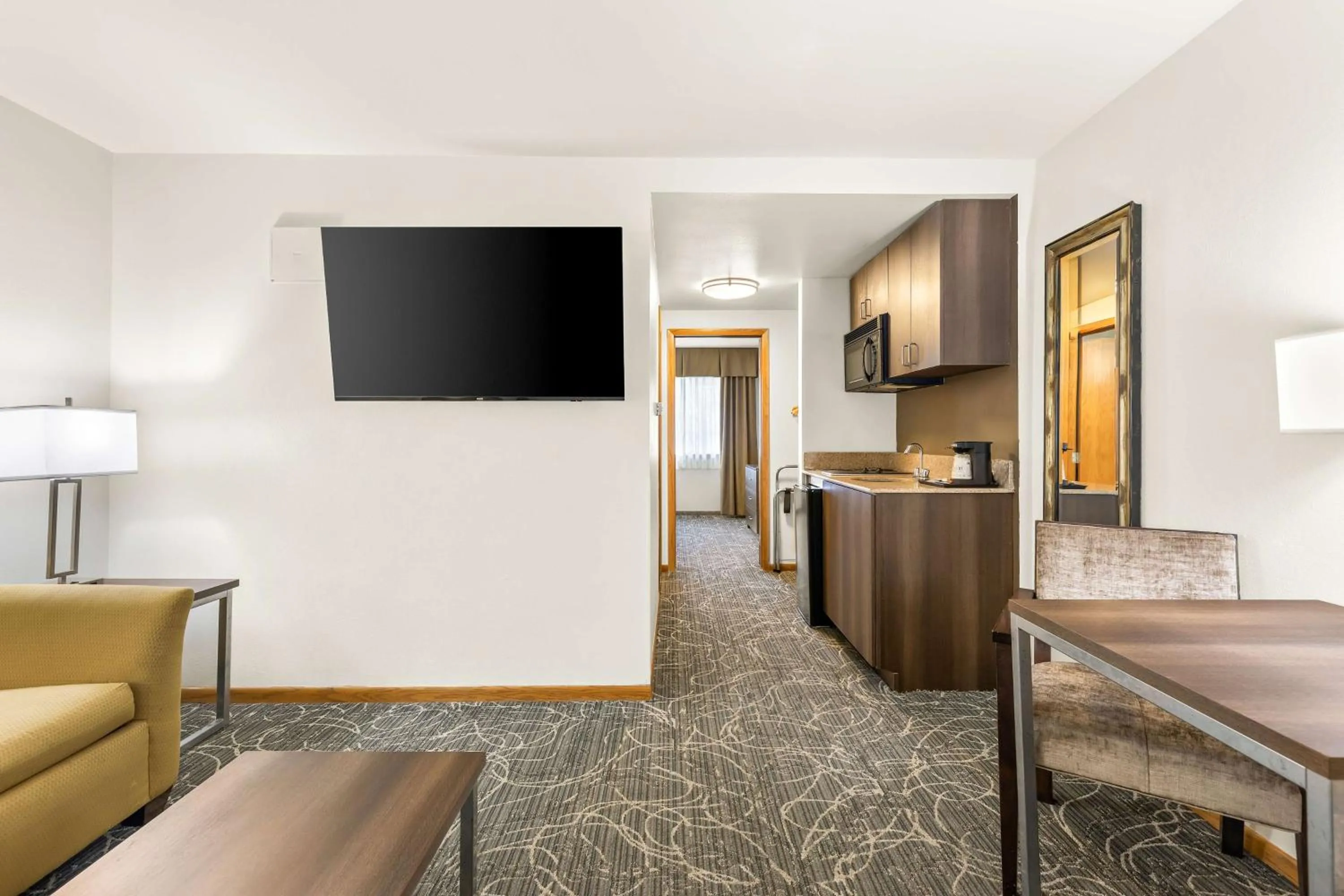 One Bedroom King Bed Kitchenette Suite in Best Western West Towne Suites
