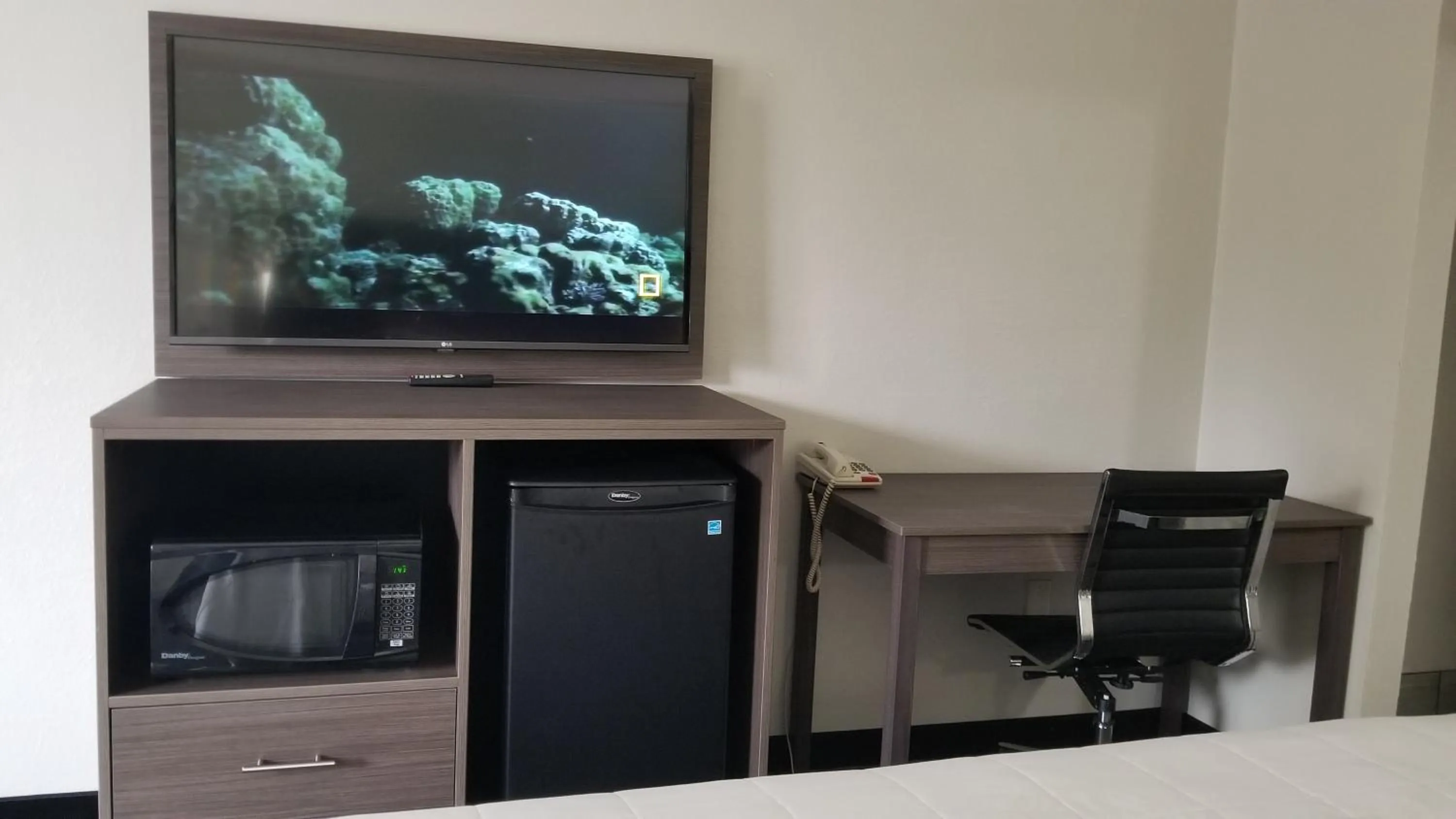 Queen Room with Two Queen Beds - Smoking in Days Inn & Suites by Wyndham Charleston Airport West