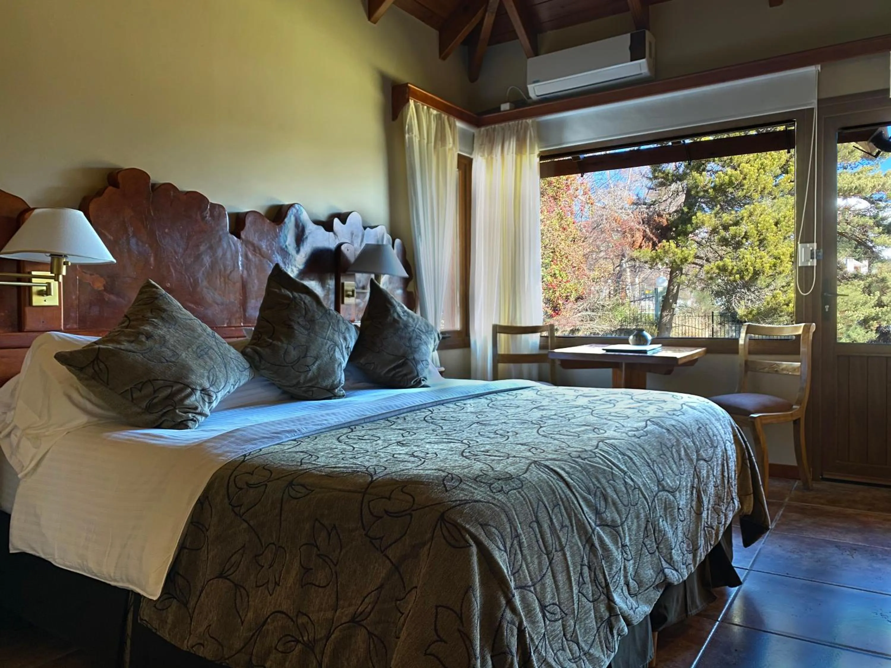 Classic Suite with Hydromassage Tub - single occupancy in Charming Luxury Lodge & Private Spa