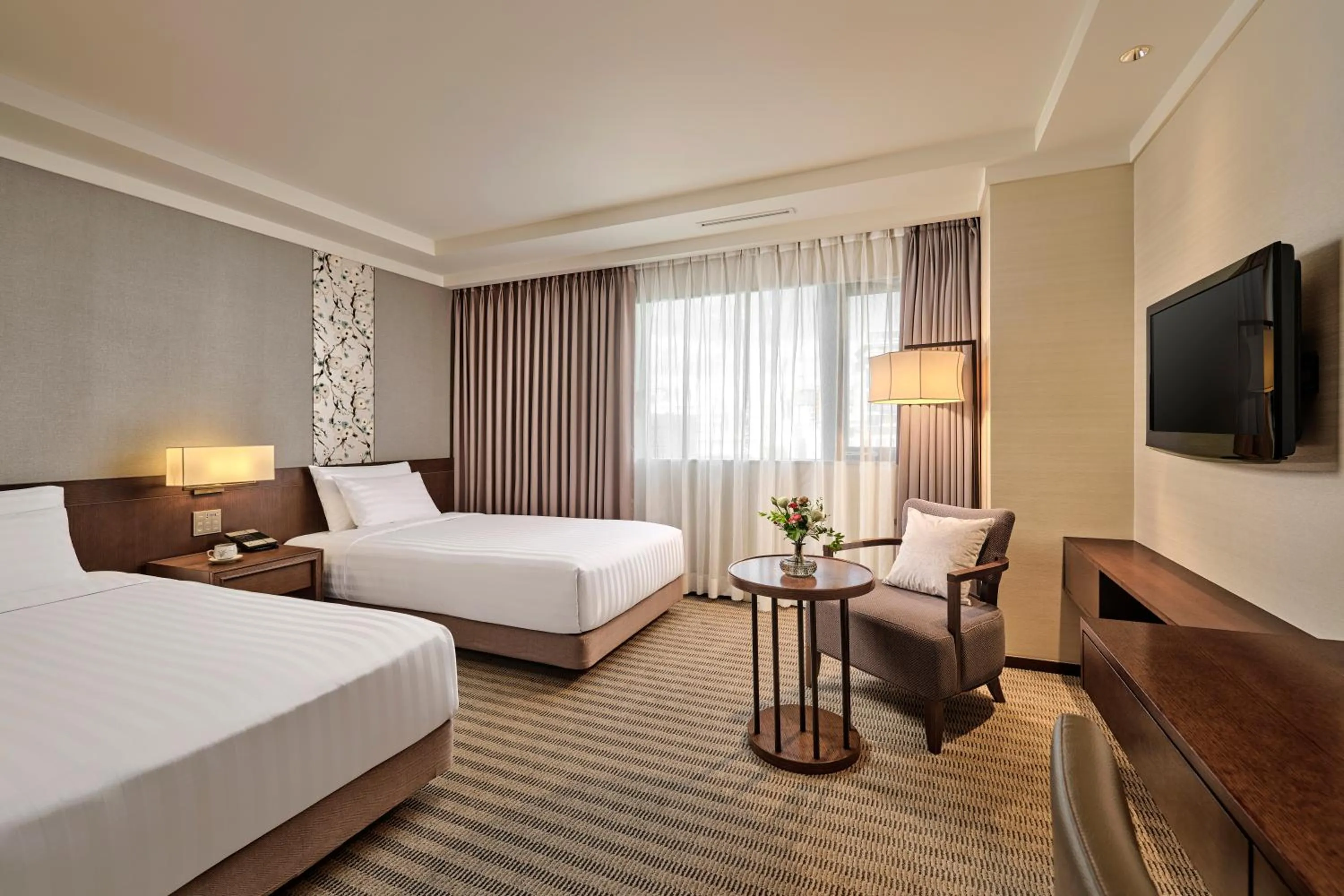 Standard Deluxe Twin Room in Royal Hotel Seoul