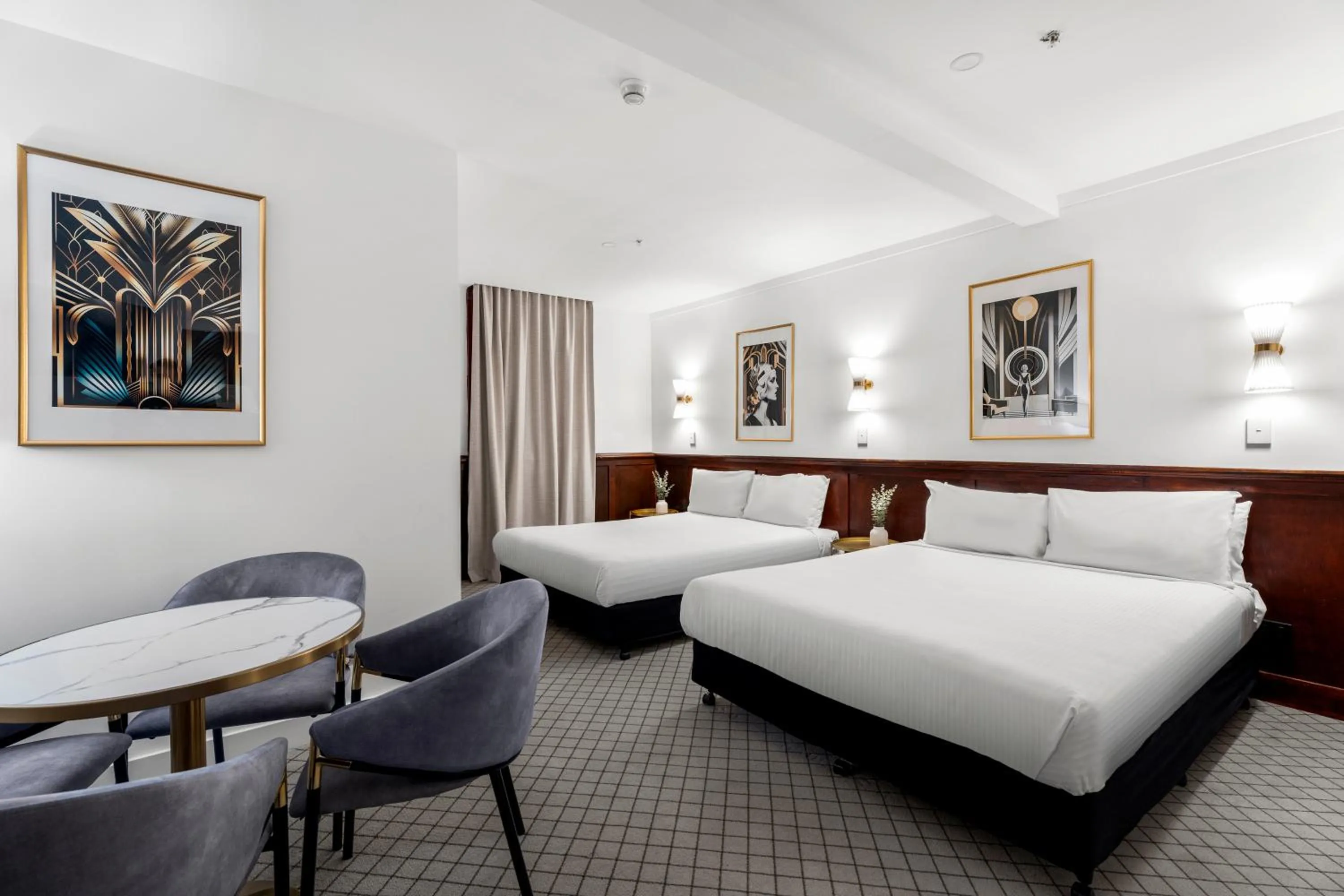 Superior Queen Room with Two Queen Beds in Metropole Katoomba