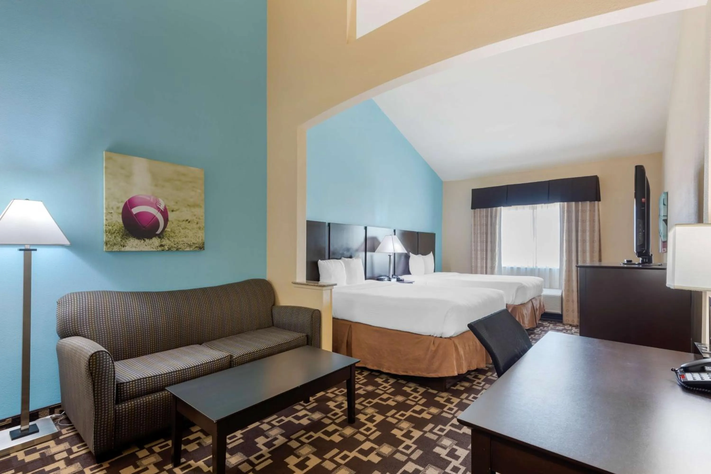Queen Room with Two Queen Beds and Sofa Bed - Non-Smoking in Best Western Plus Arlington North Hotel & Suites