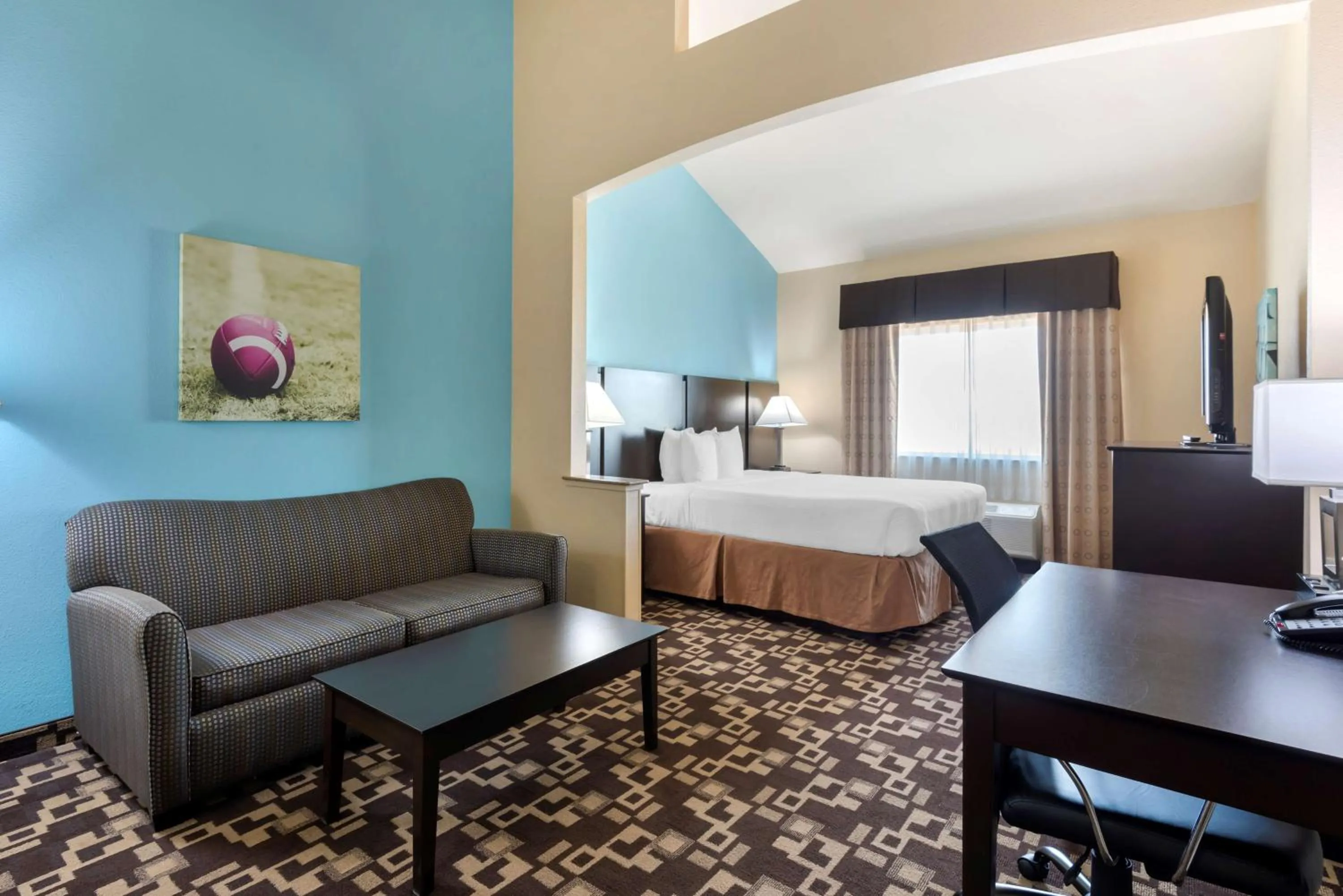 King Room with Sofa Bed and Whirlpool - Non-Smoking in Best Western Plus Arlington North Hotel & Suites