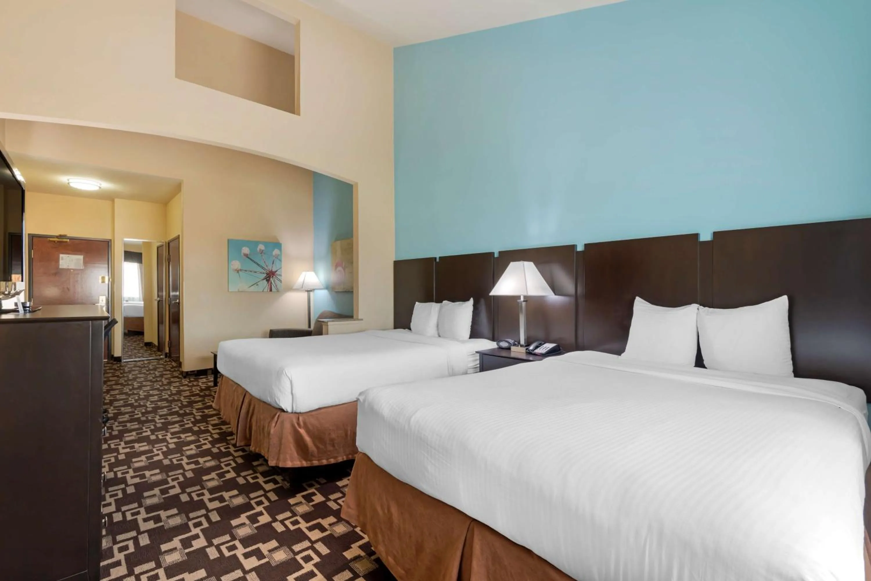 Queen Room with Two Queen Beds and Roll-In Shower - Disability Access/Non-Smoking in Best Western Plus Arlington North Hotel & Suites
