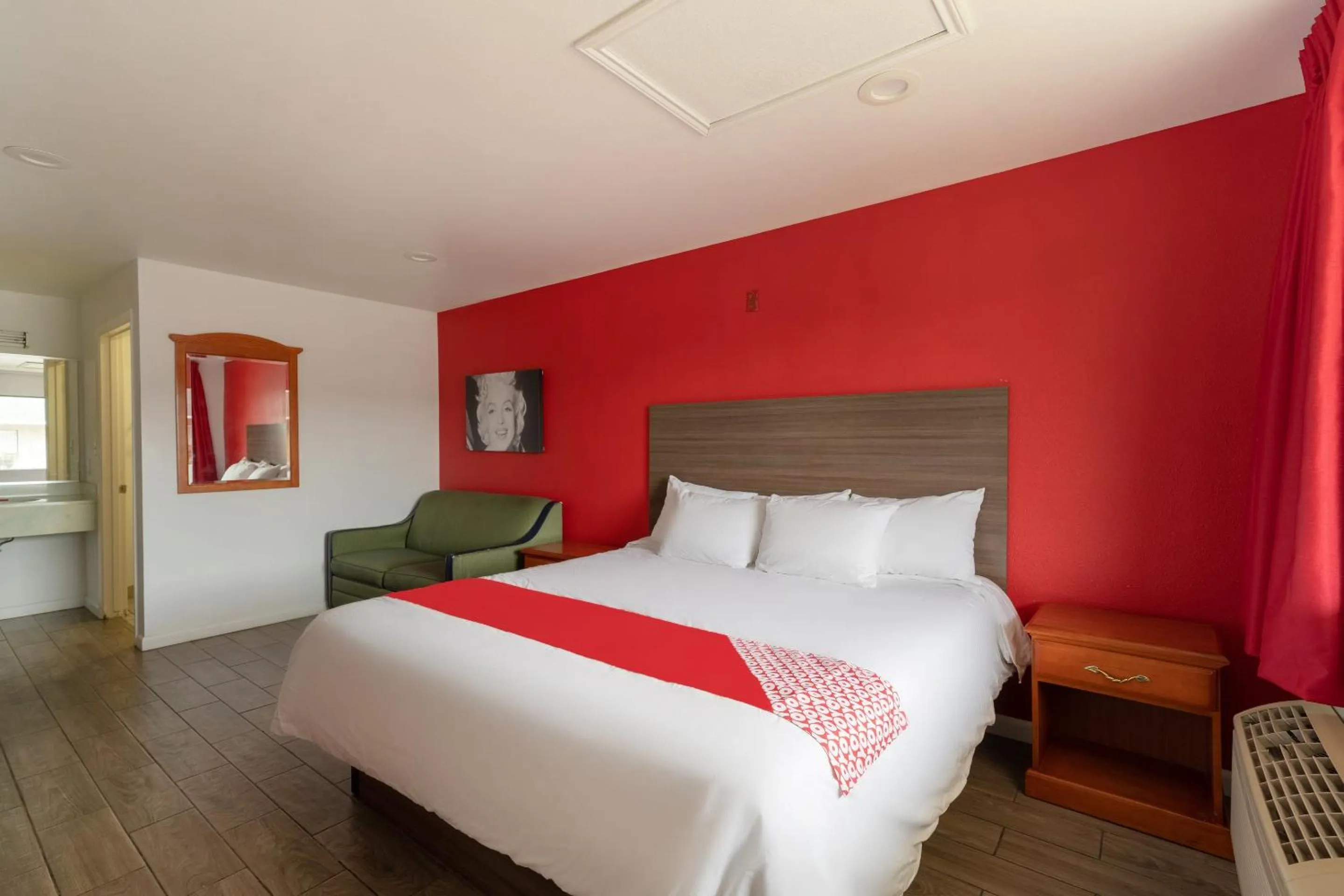 King Room in OYO Hotel San Antonio near AT&T Center