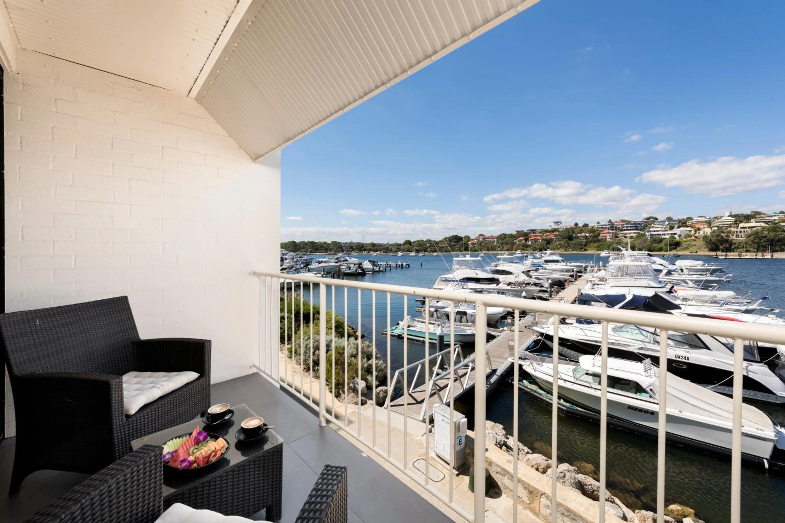 Luxe Riverview Two-Bedroom Queen Apartment in Pier 21 Riverside Apartment Hotel