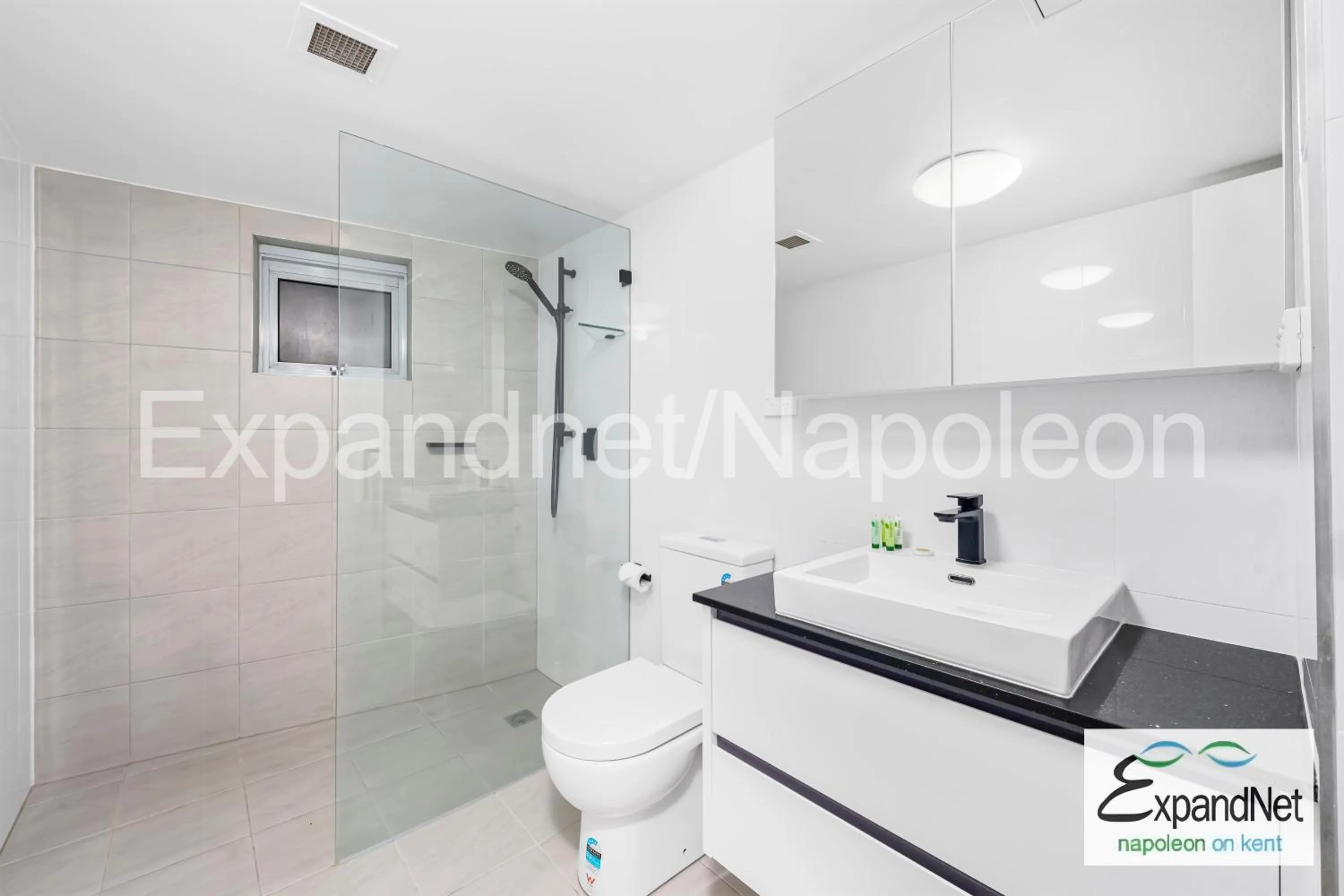 Deluxe Apartment in Napoleon On Kent