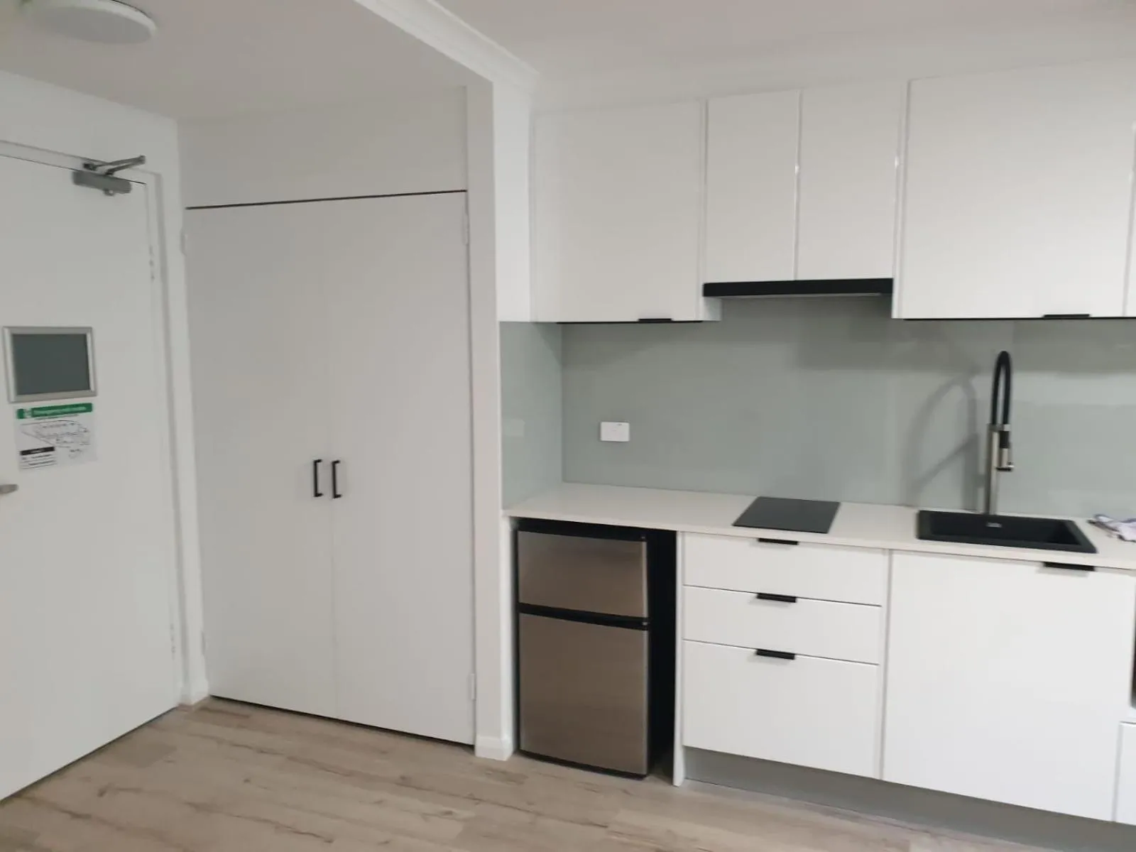 Deluxe Apartment in Napoleon On Kent