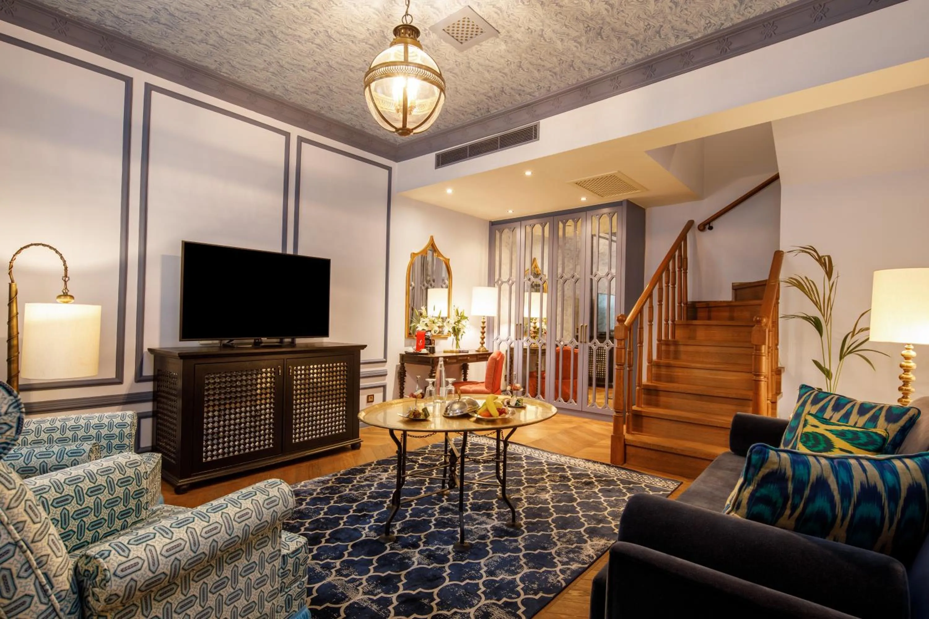 Ottoman Suite in Hagia Sofia Mansions Istanbul, Curio Collection by Hilton