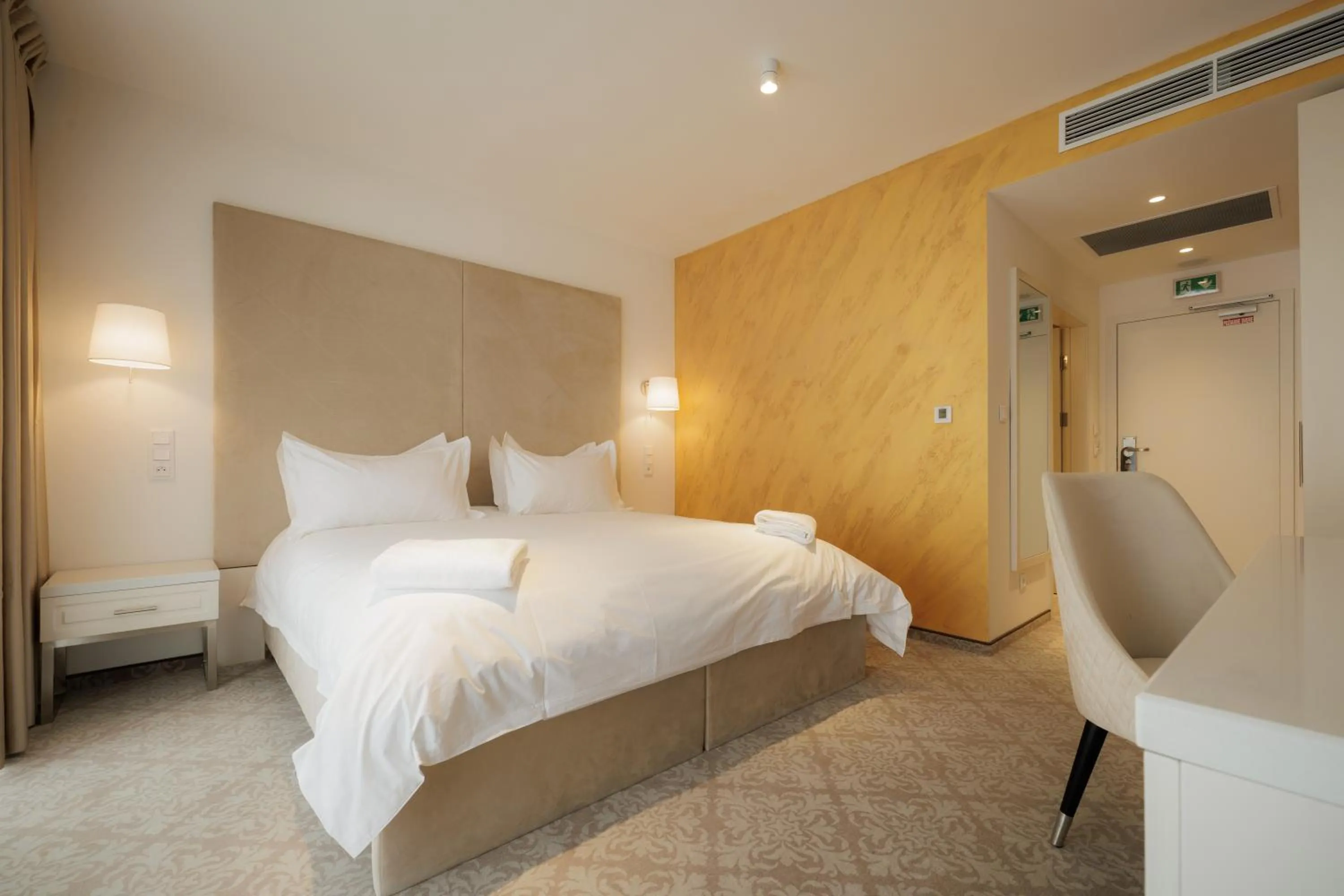 Superior King with terrace - single occupancy in Hotel Arcade