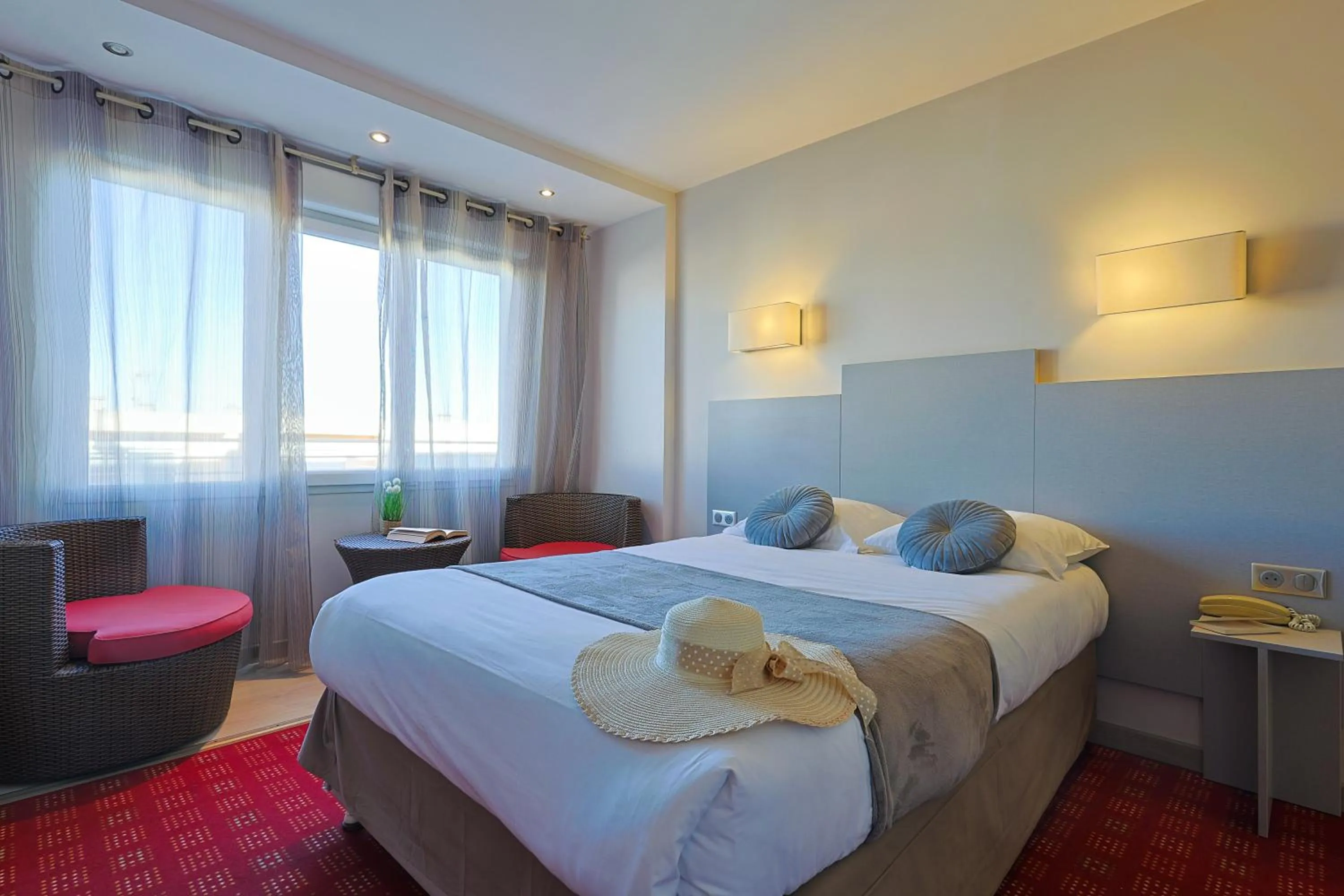 Double Room with Village View in Logis Hôtel & Restaurant Mediterranee