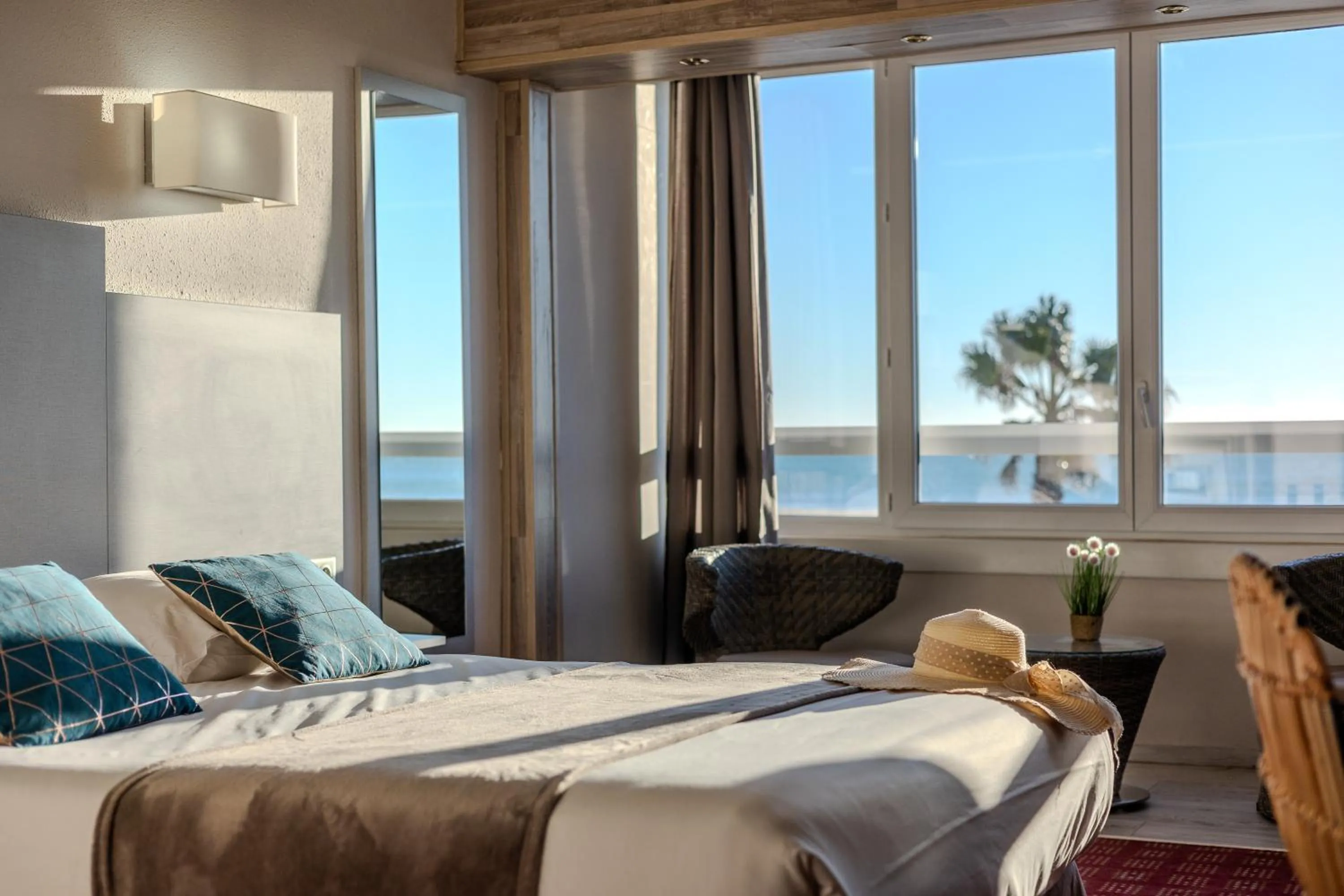 Double Room with Sea View in Logis Hôtel & Restaurant Mediterranee